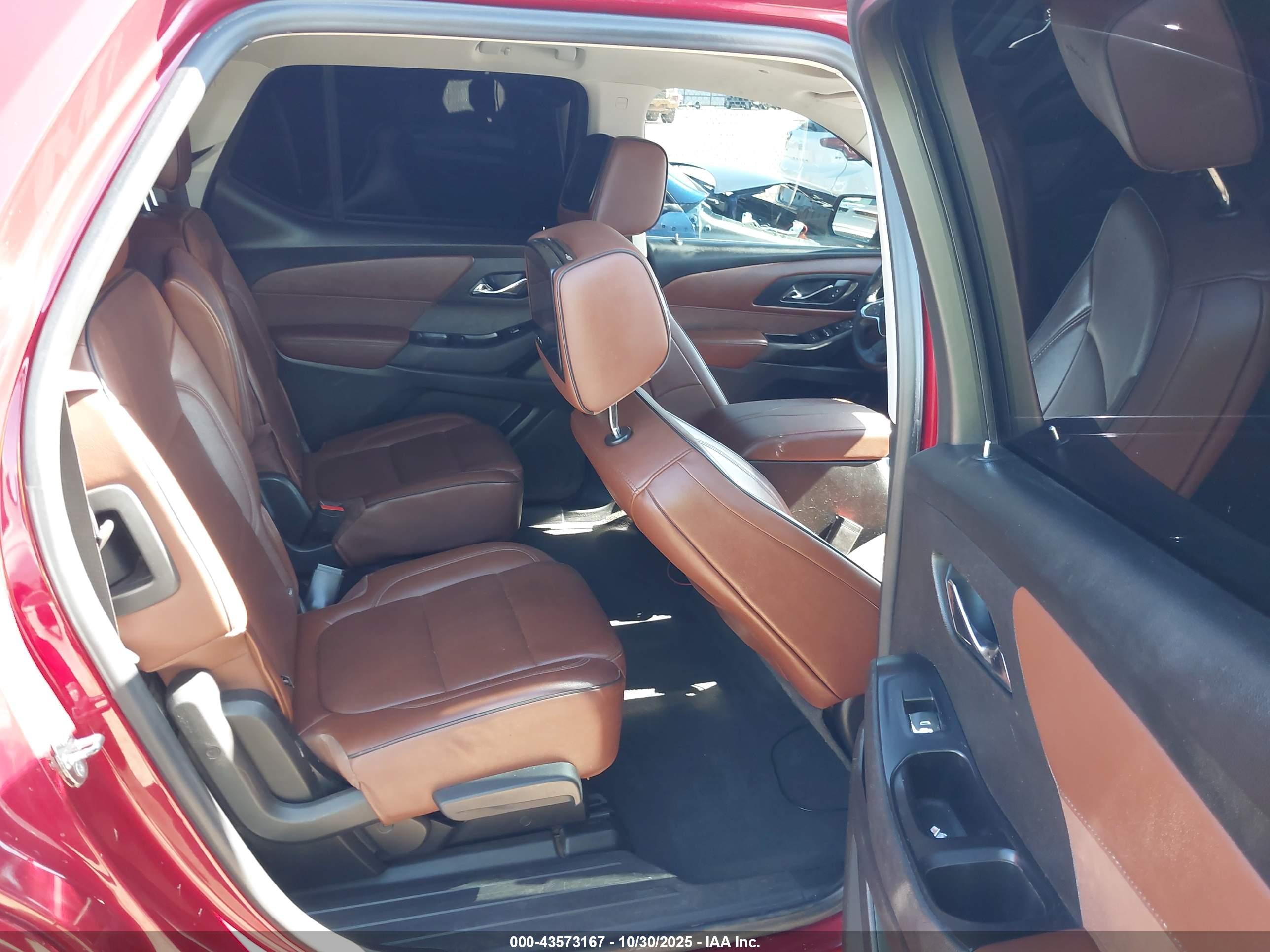 CHEVROLET TRAVERSE image 8