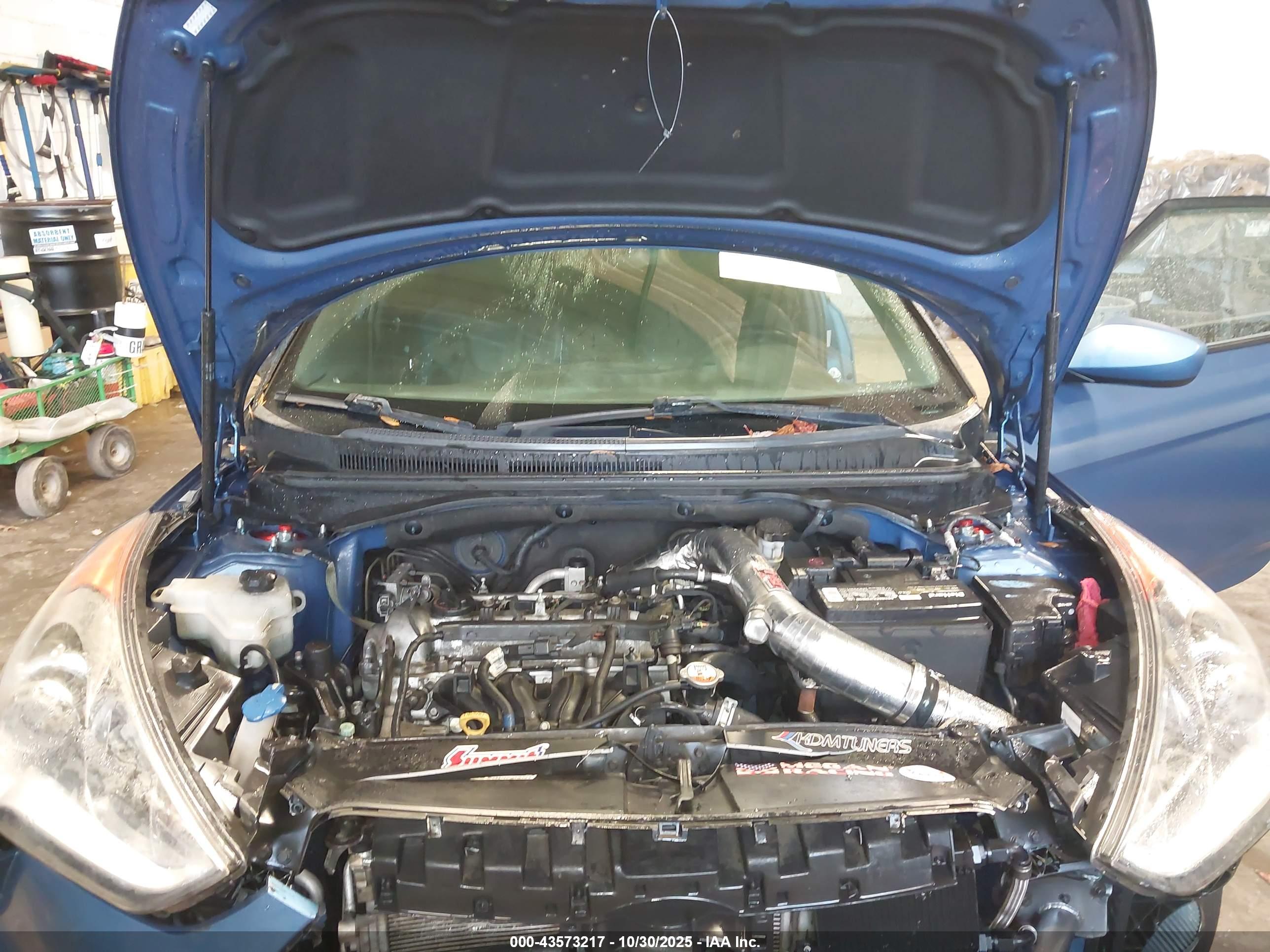HYUNDAI VELOSTER image 10
