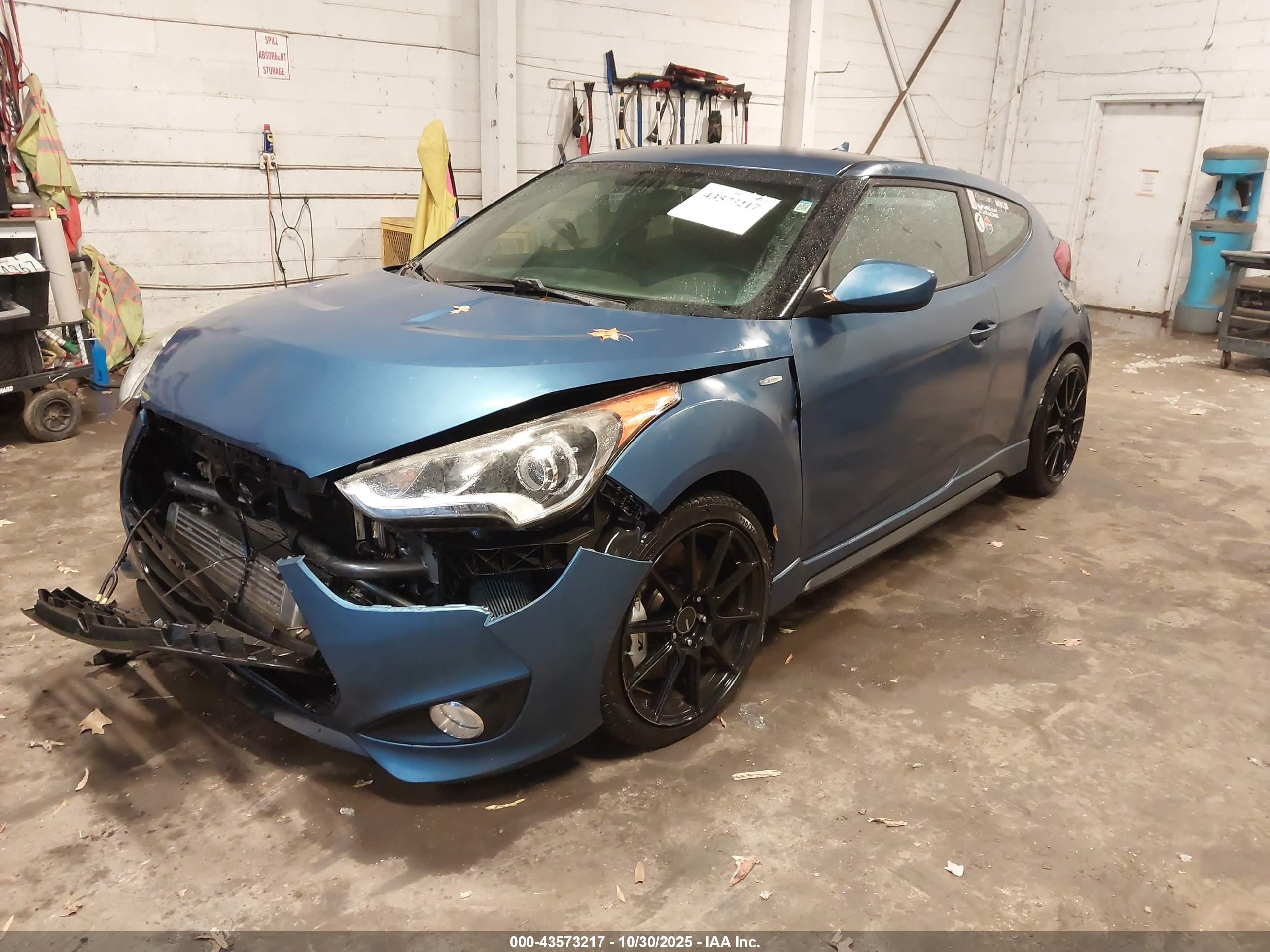 HYUNDAI VELOSTER image 2