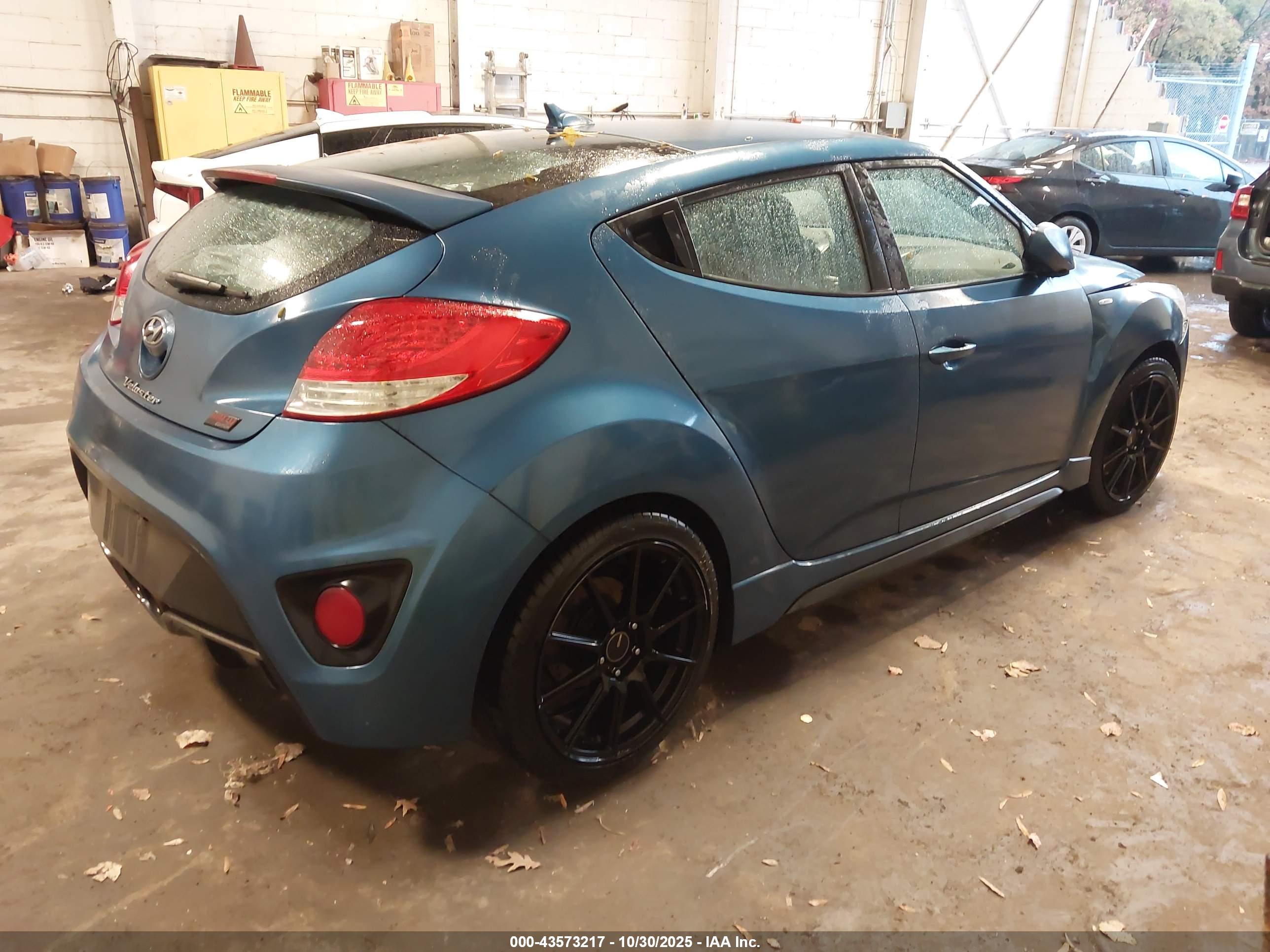 HYUNDAI VELOSTER image 4