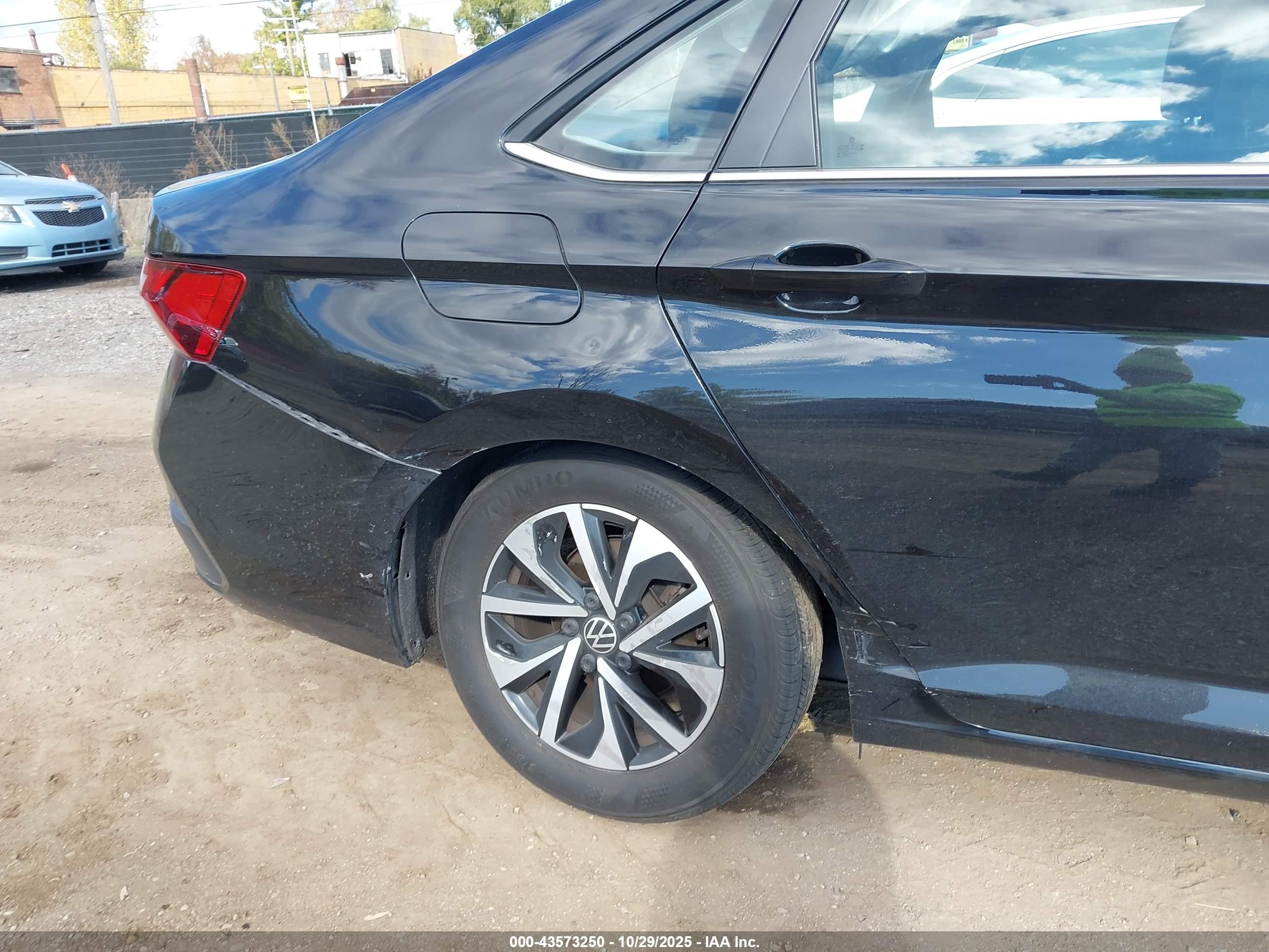 VOLKSWAGEN JETTA image 6