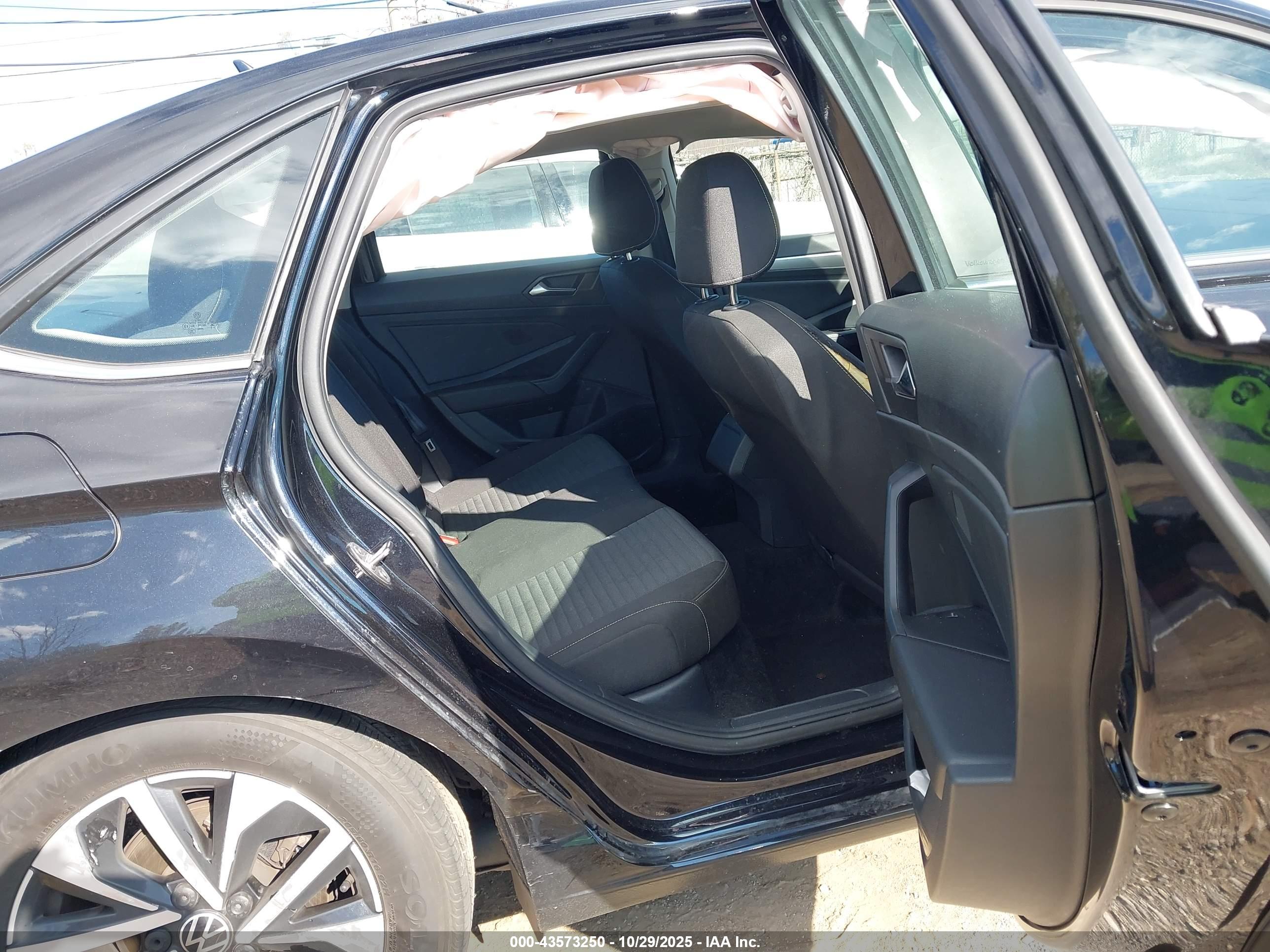 VOLKSWAGEN JETTA image 8