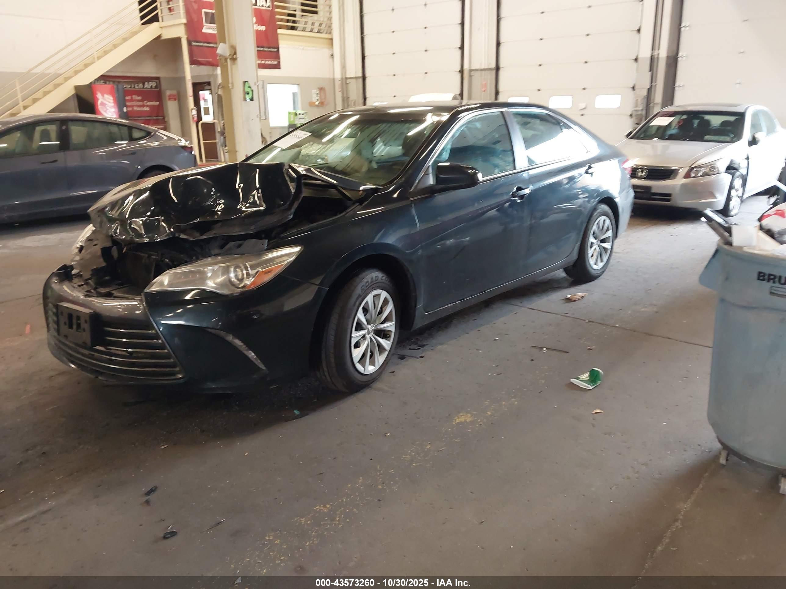 TOYOTA CAMRY image 2