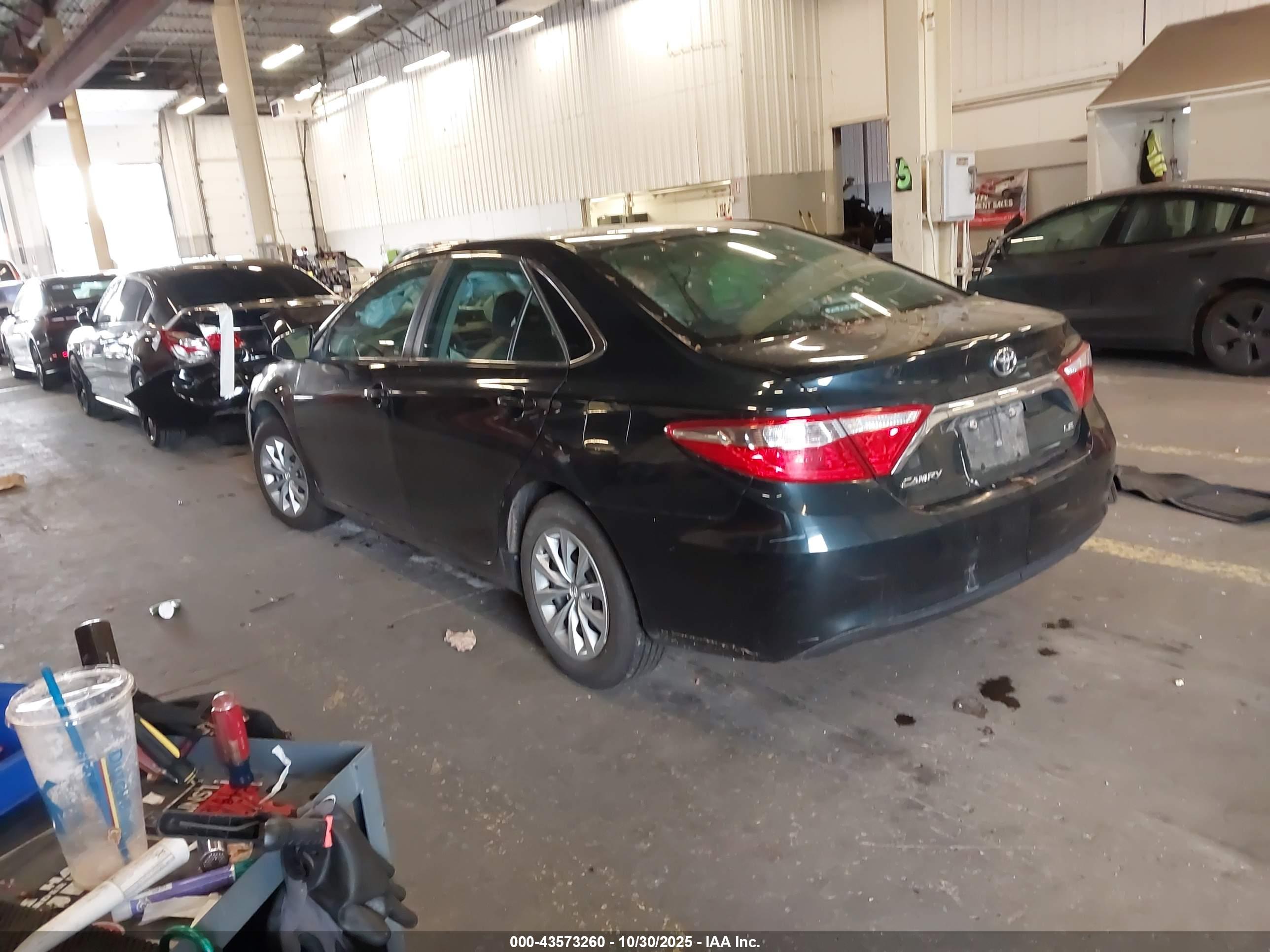 TOYOTA CAMRY image 3