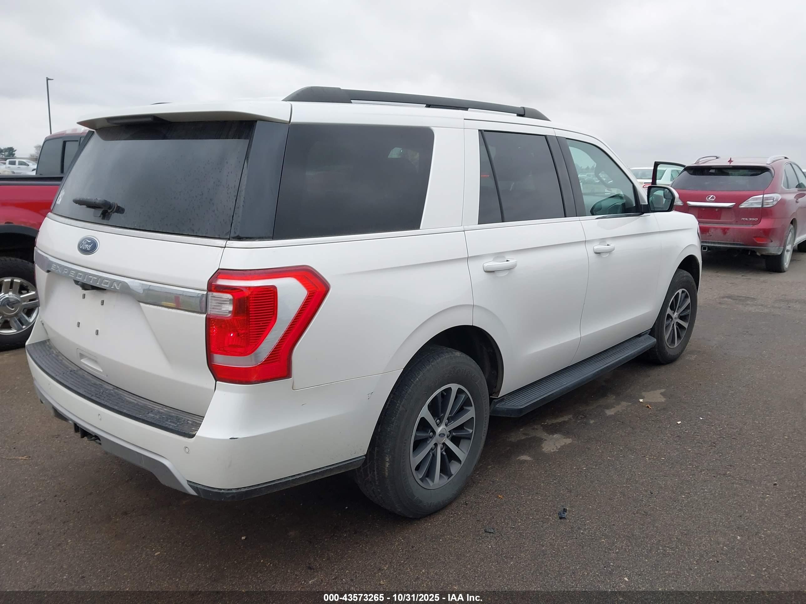 FORD EXPEDITION image 4