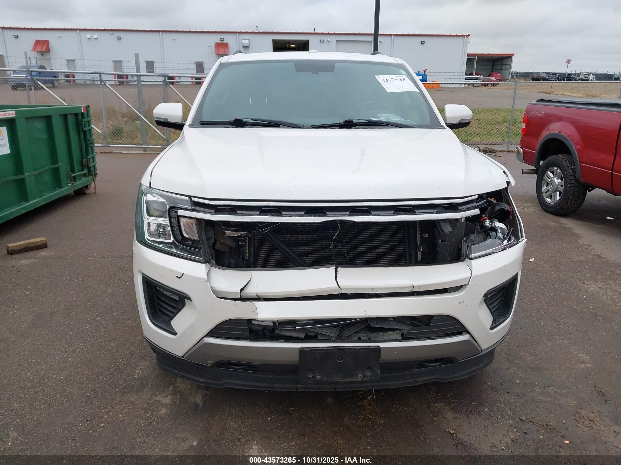 FORD EXPEDITION image 6