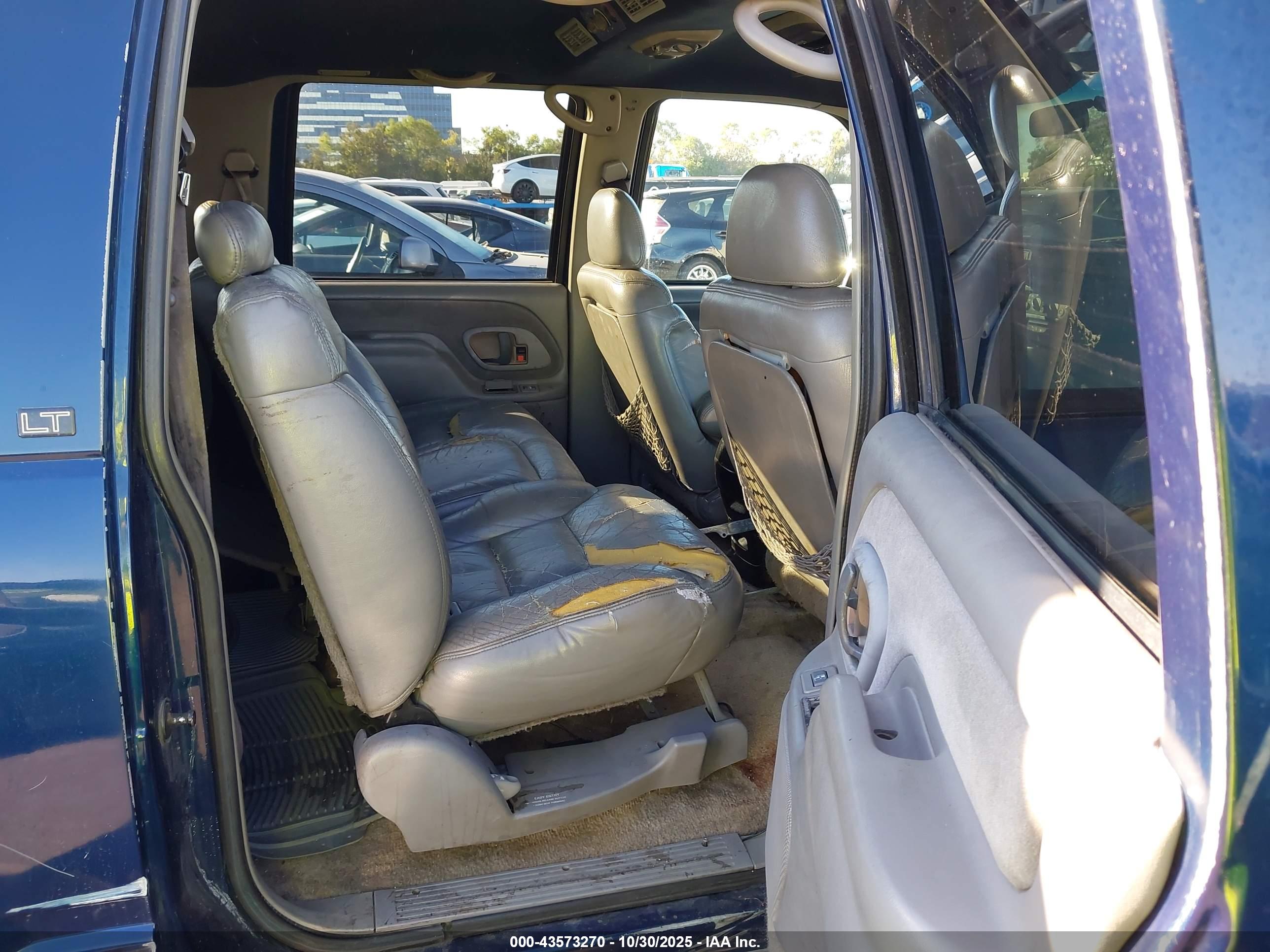 CHEVROLET SUBURBAN image 8