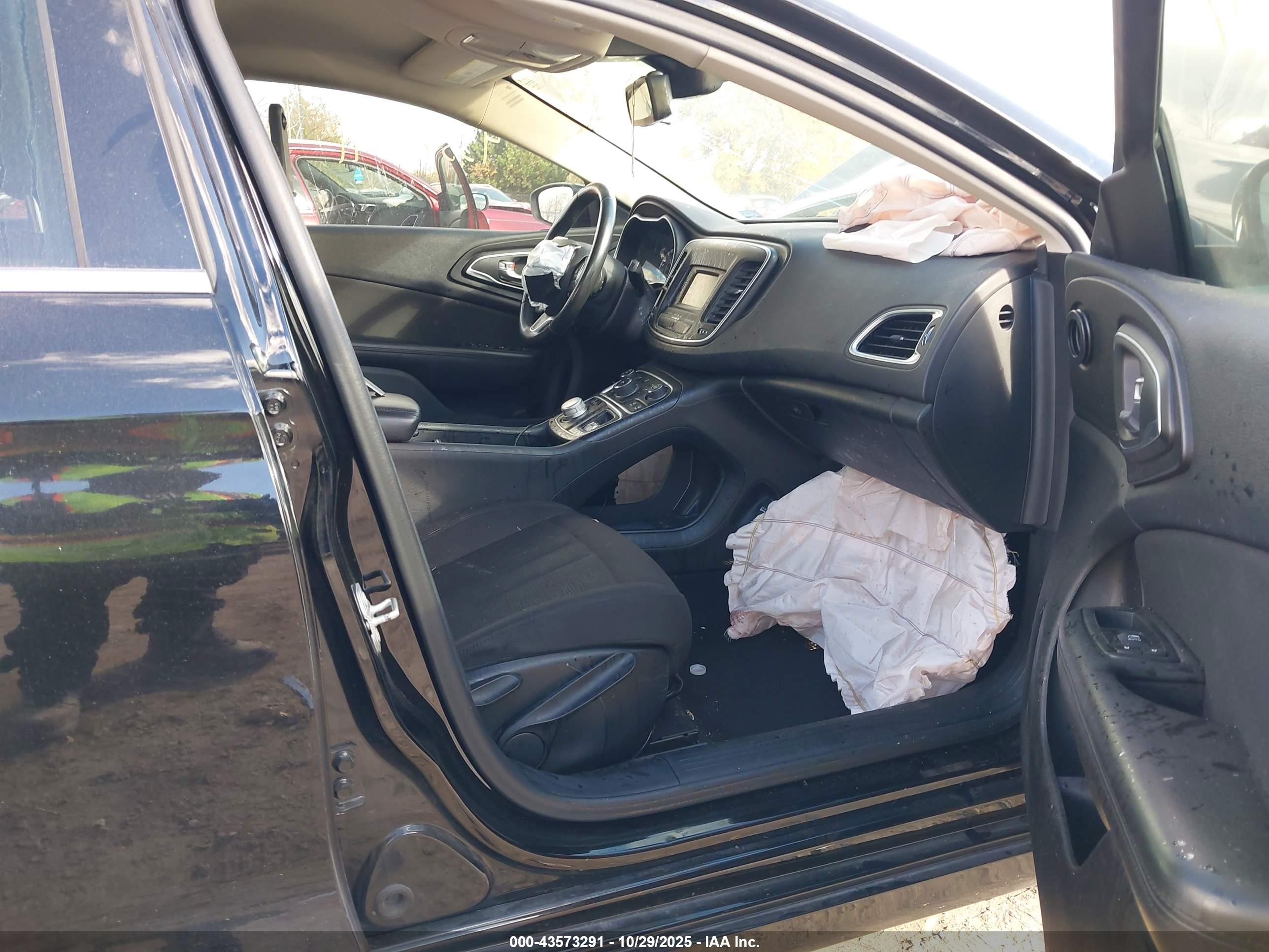 CHRYSLER 200 image 5
