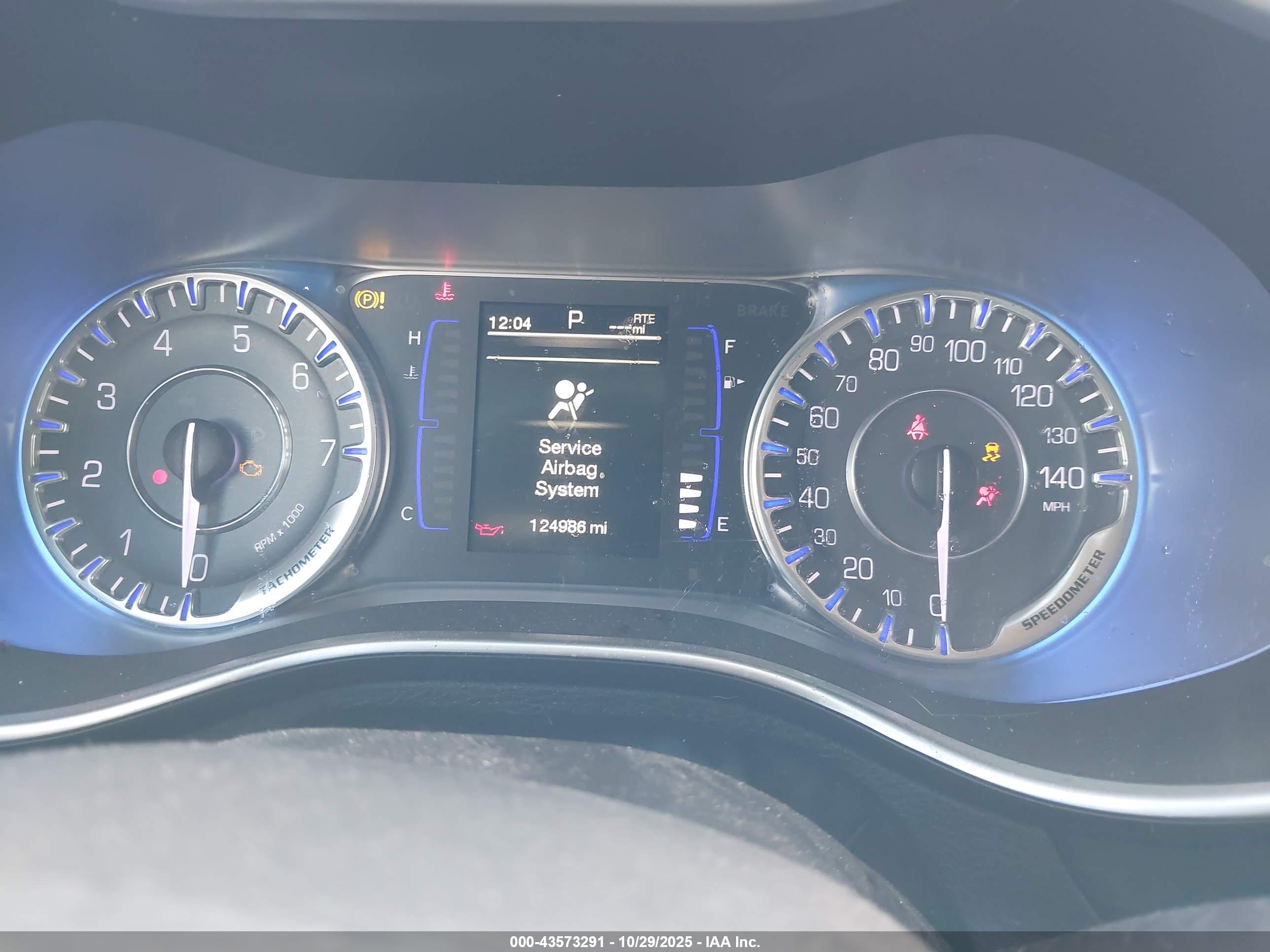 CHRYSLER 200 image 7