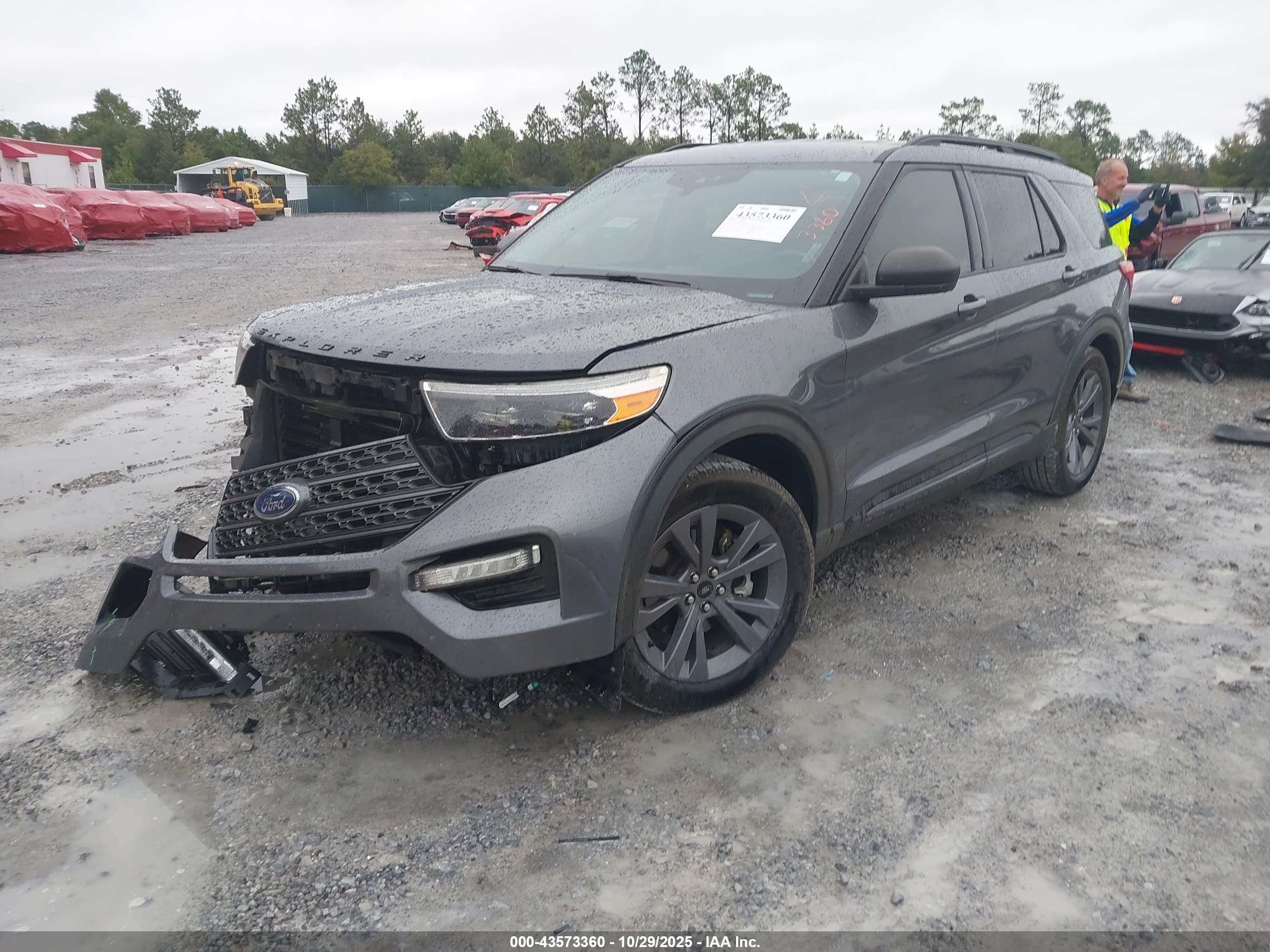 FORD EXPLORER image 2