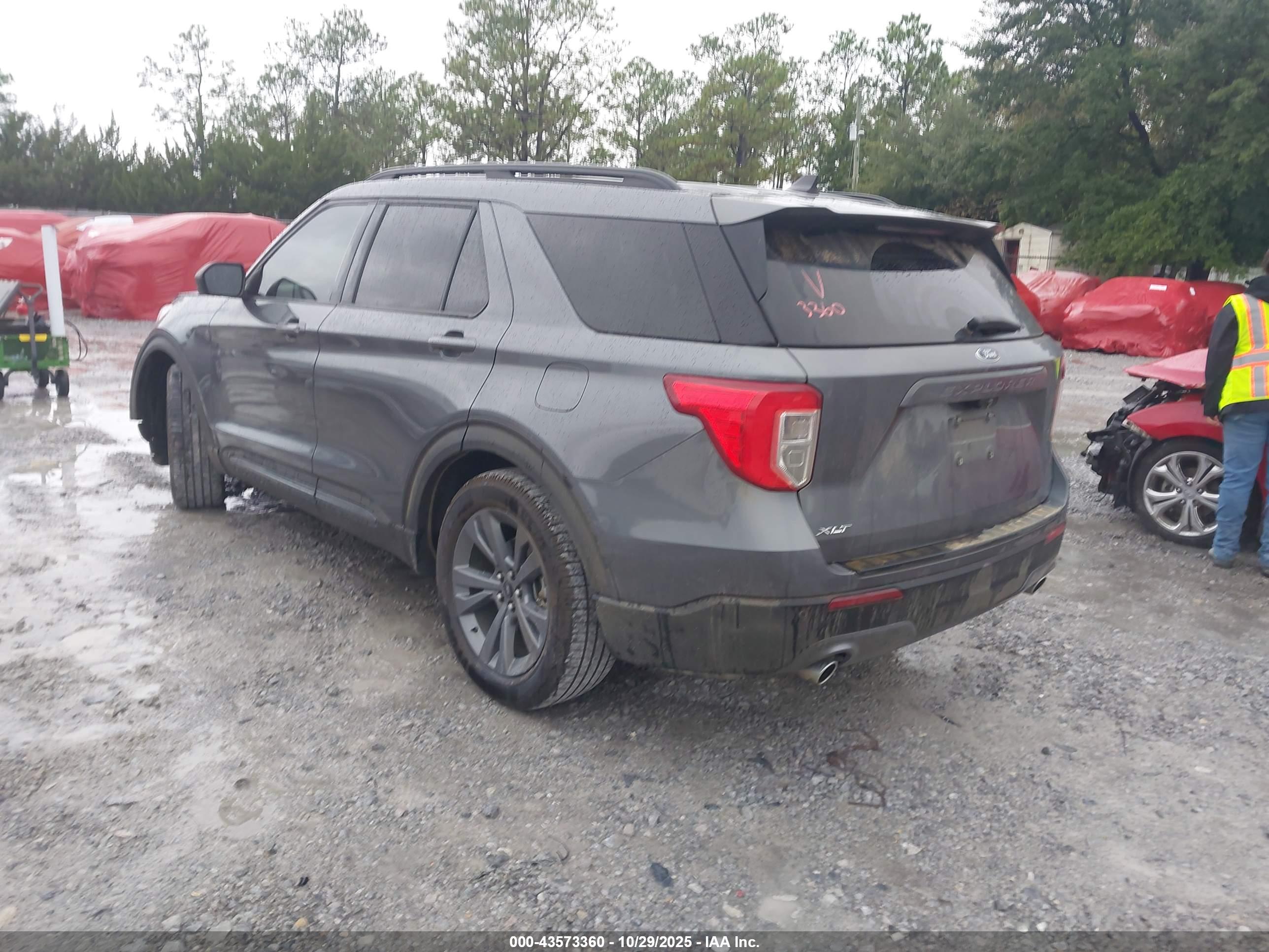 FORD EXPLORER image 3