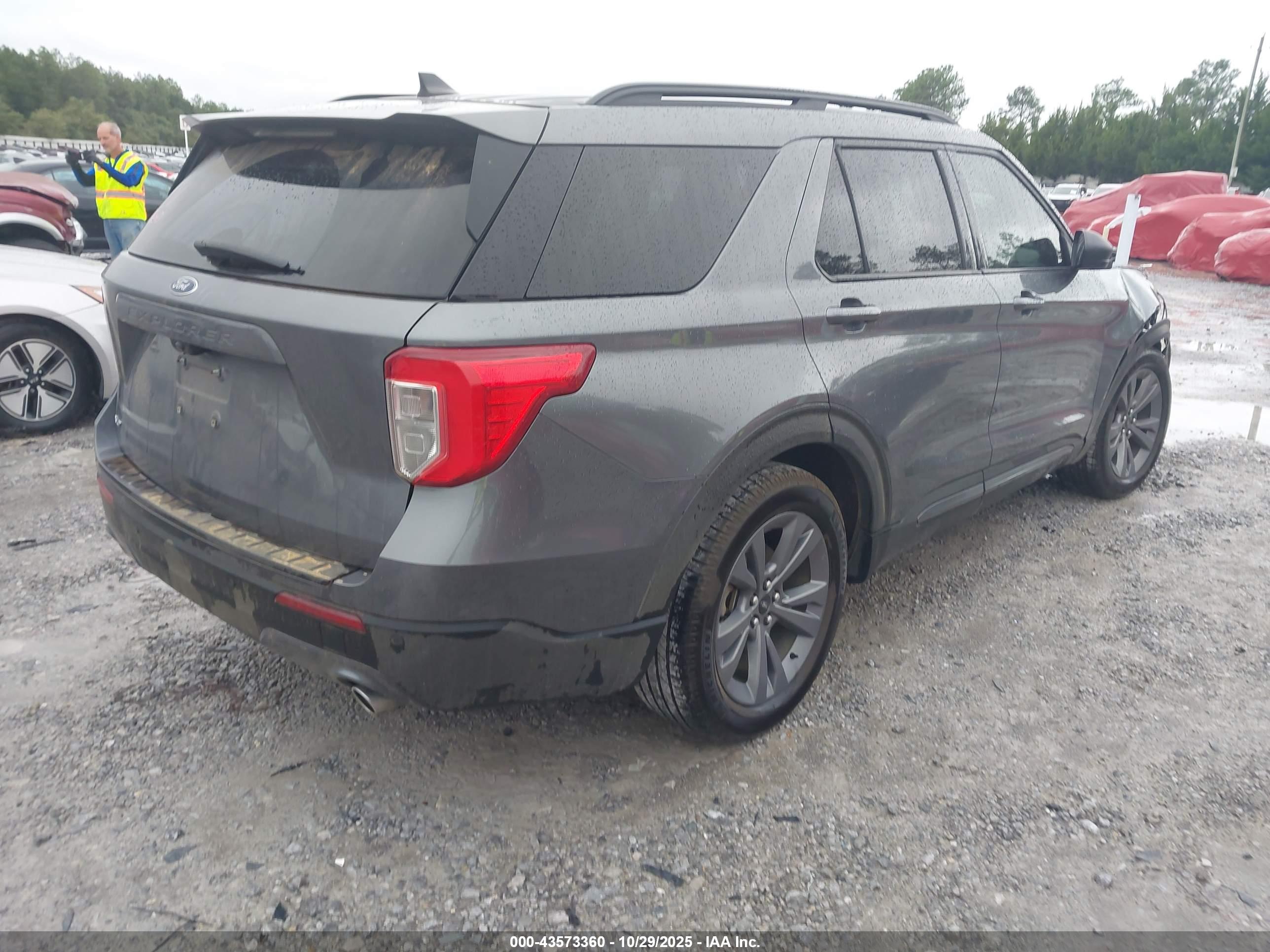 FORD EXPLORER image 4