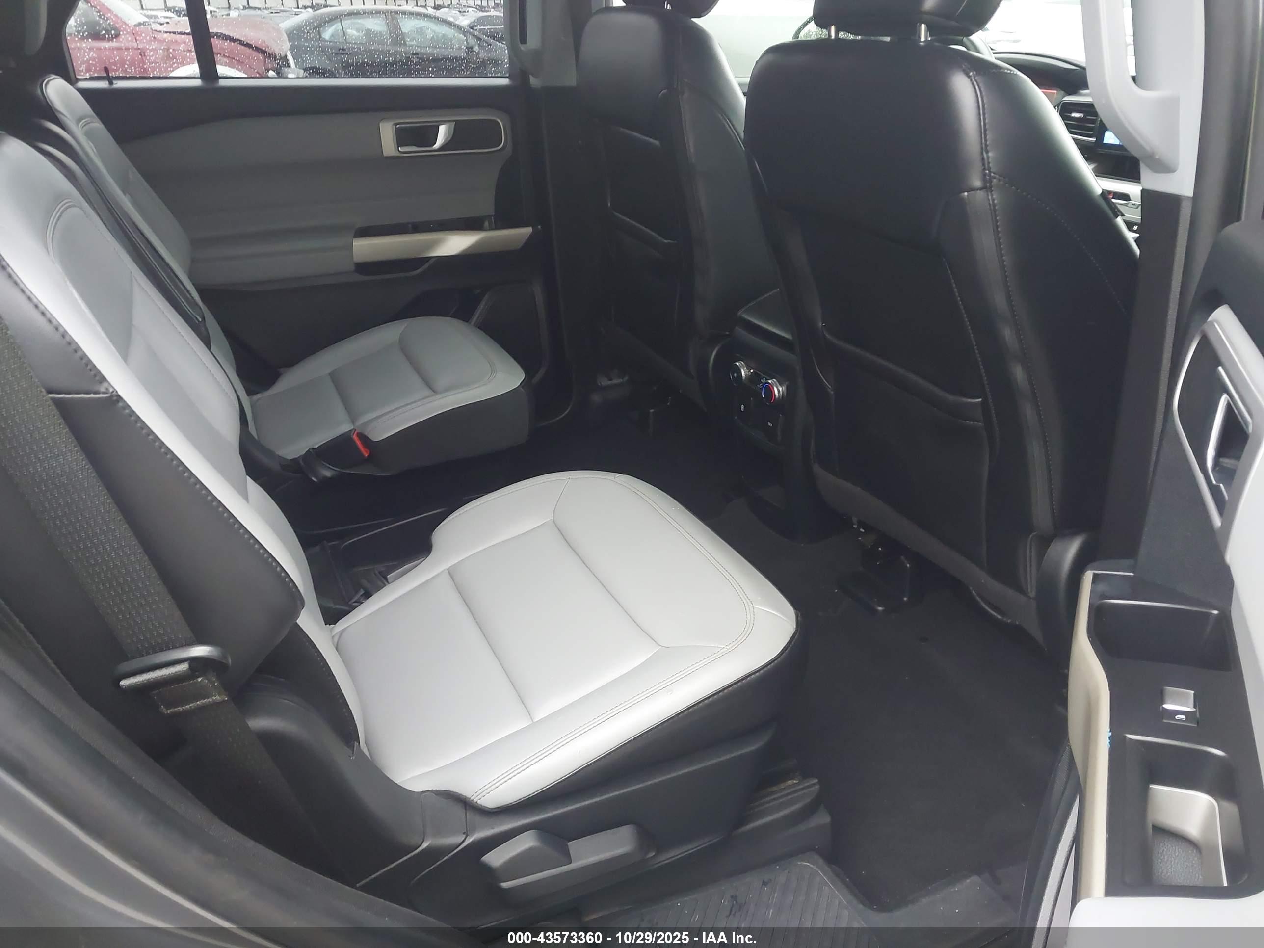 FORD EXPLORER image 8