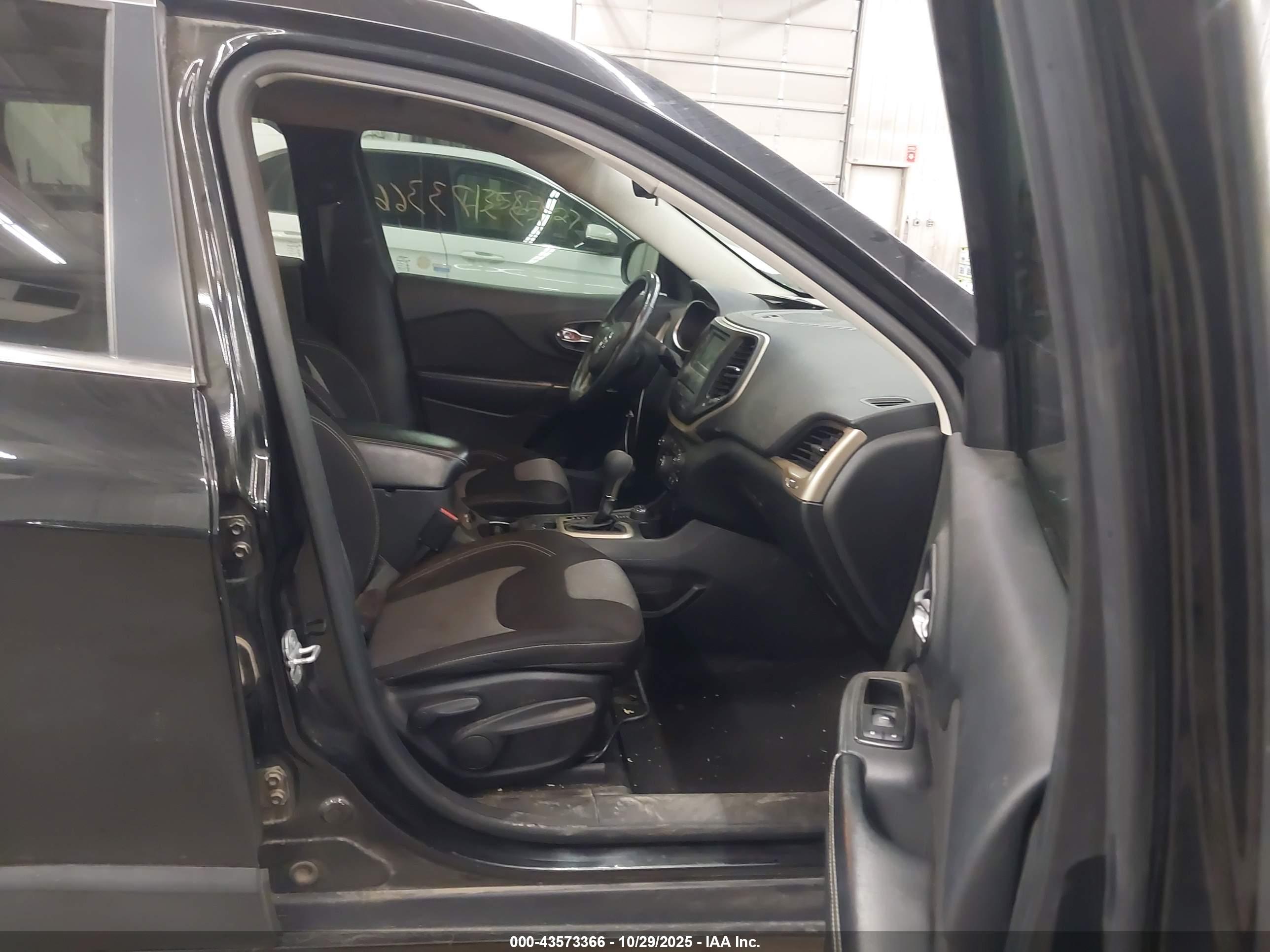 JEEP CHEROKEE image 5