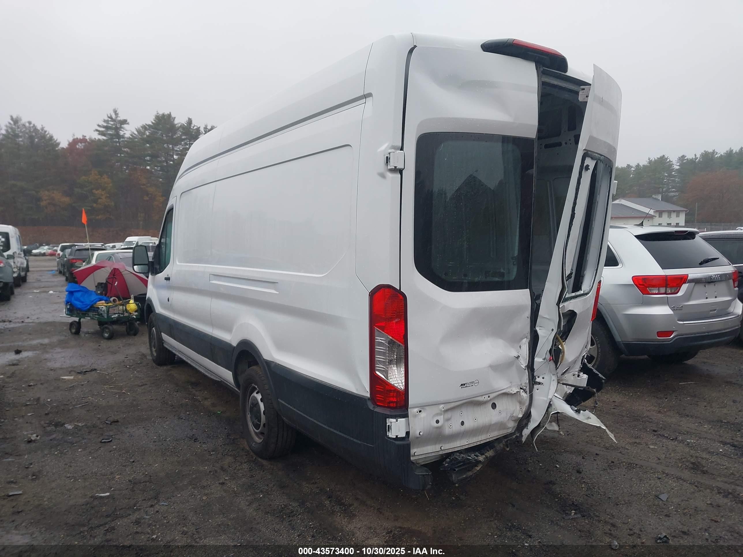 FORD TRANSIT-250 image 3