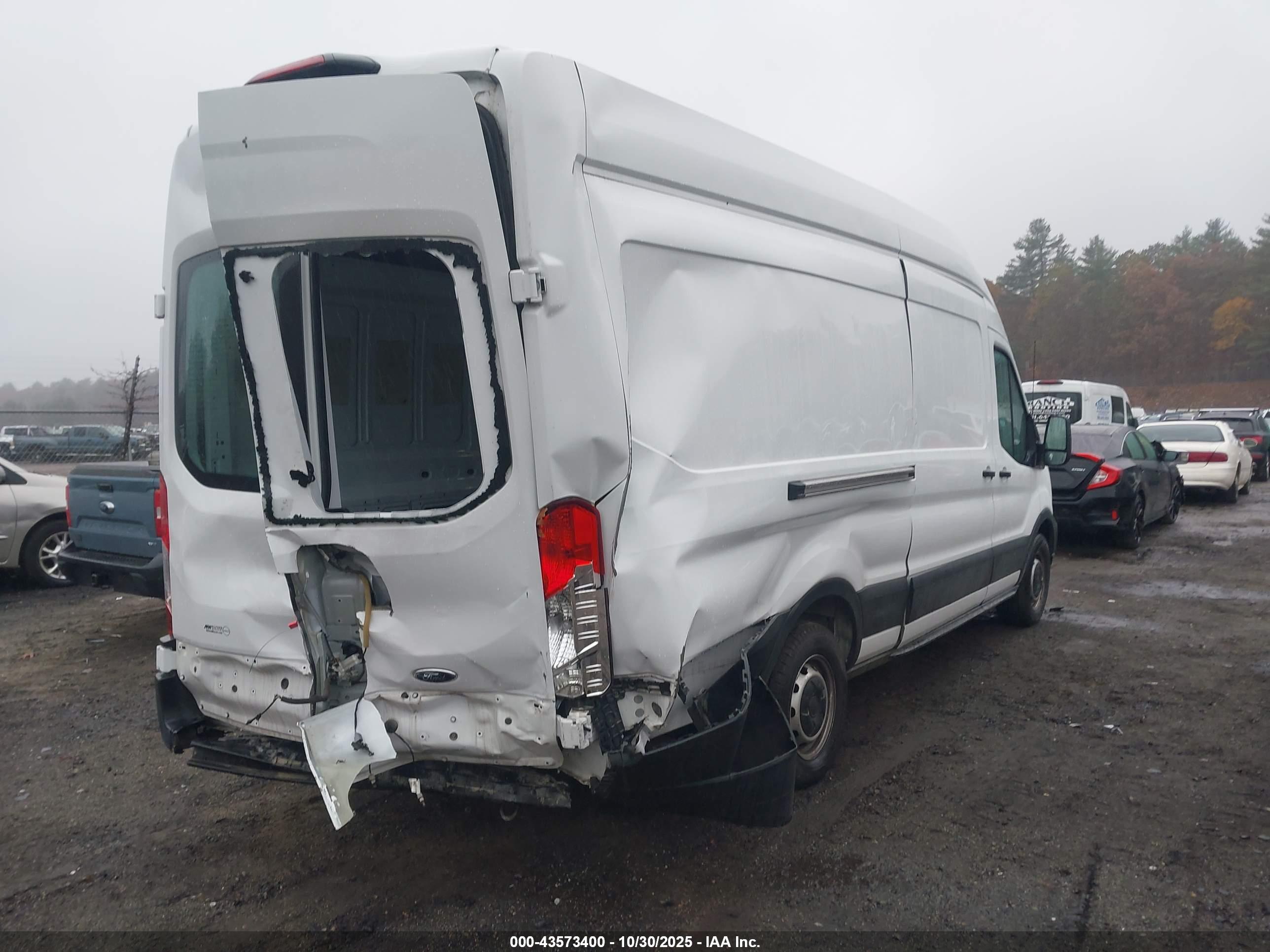 FORD TRANSIT-250 image 4