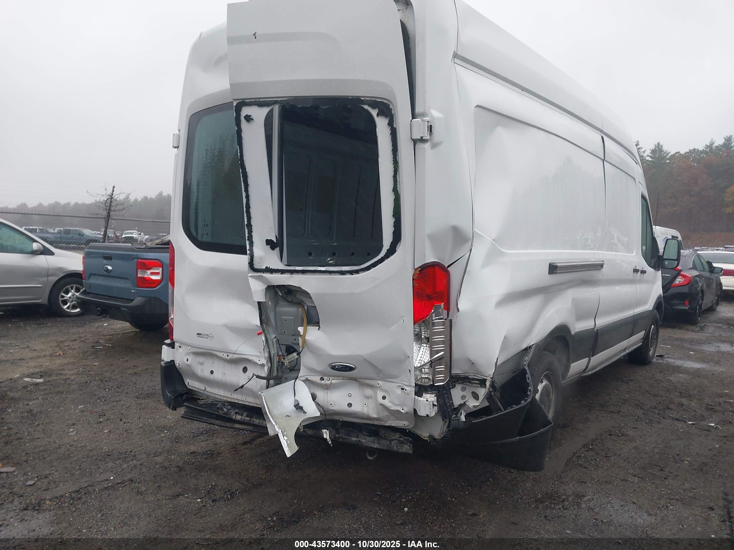 FORD TRANSIT-250 image 6