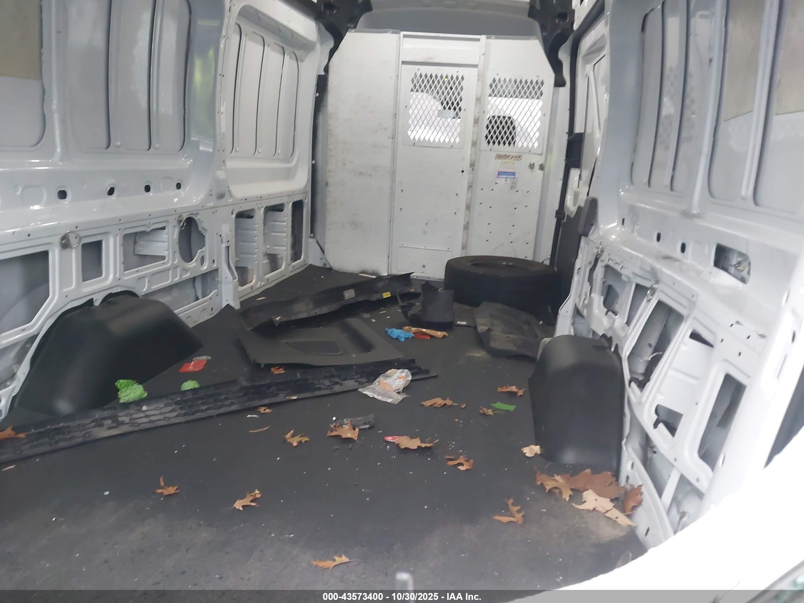FORD TRANSIT-250 image 8