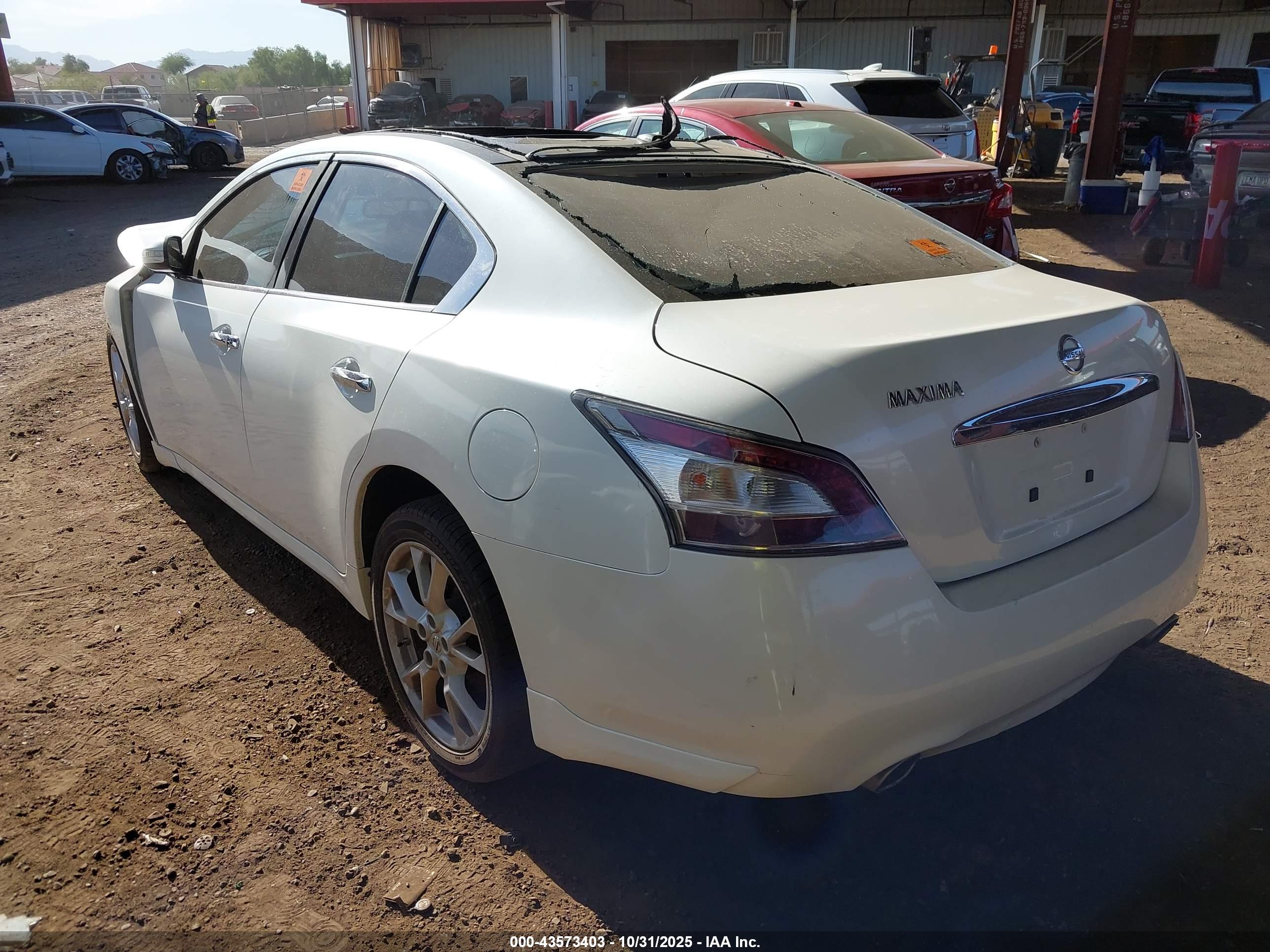 NISSAN MAXIMA image 3