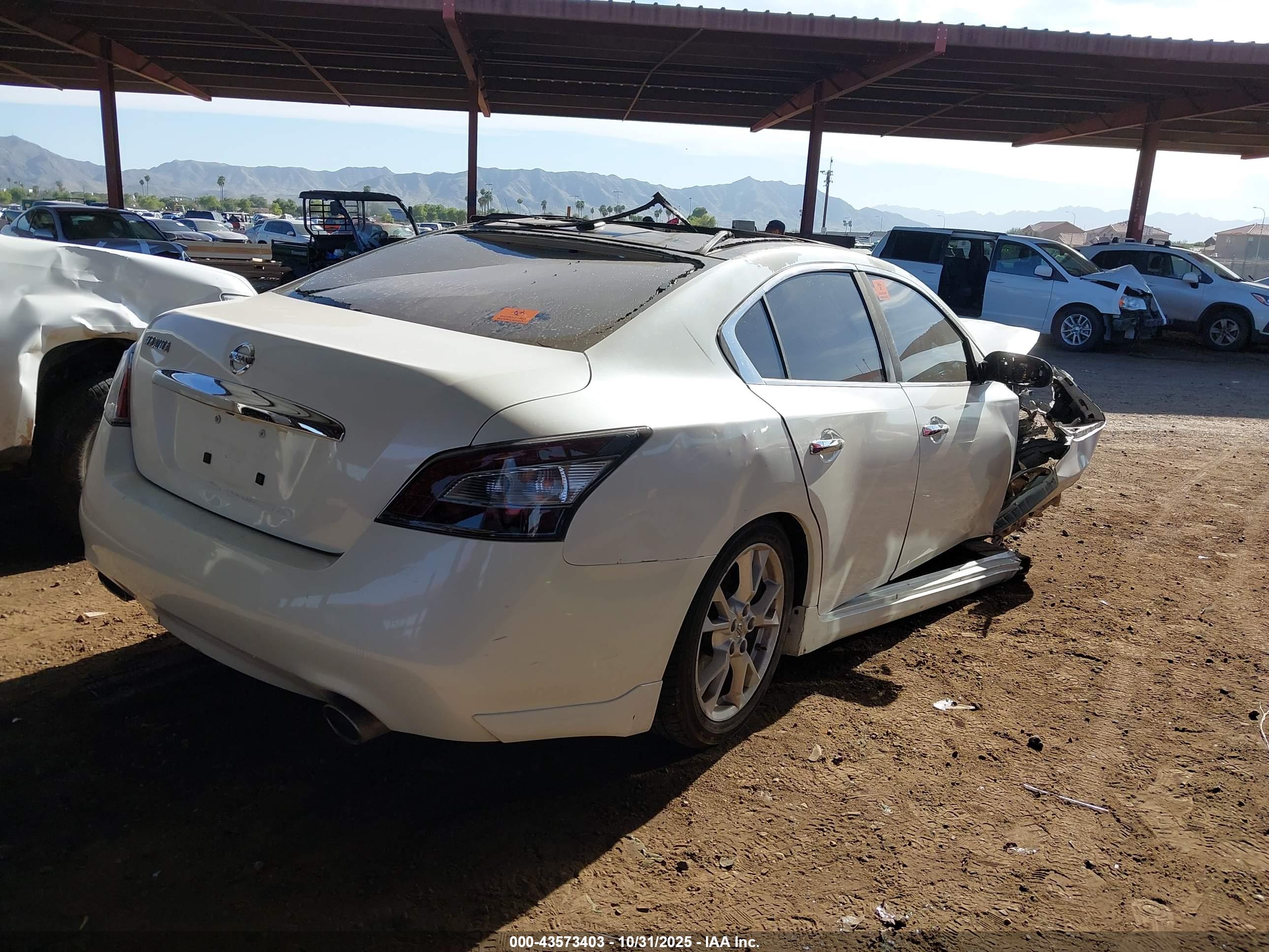 NISSAN MAXIMA image 4