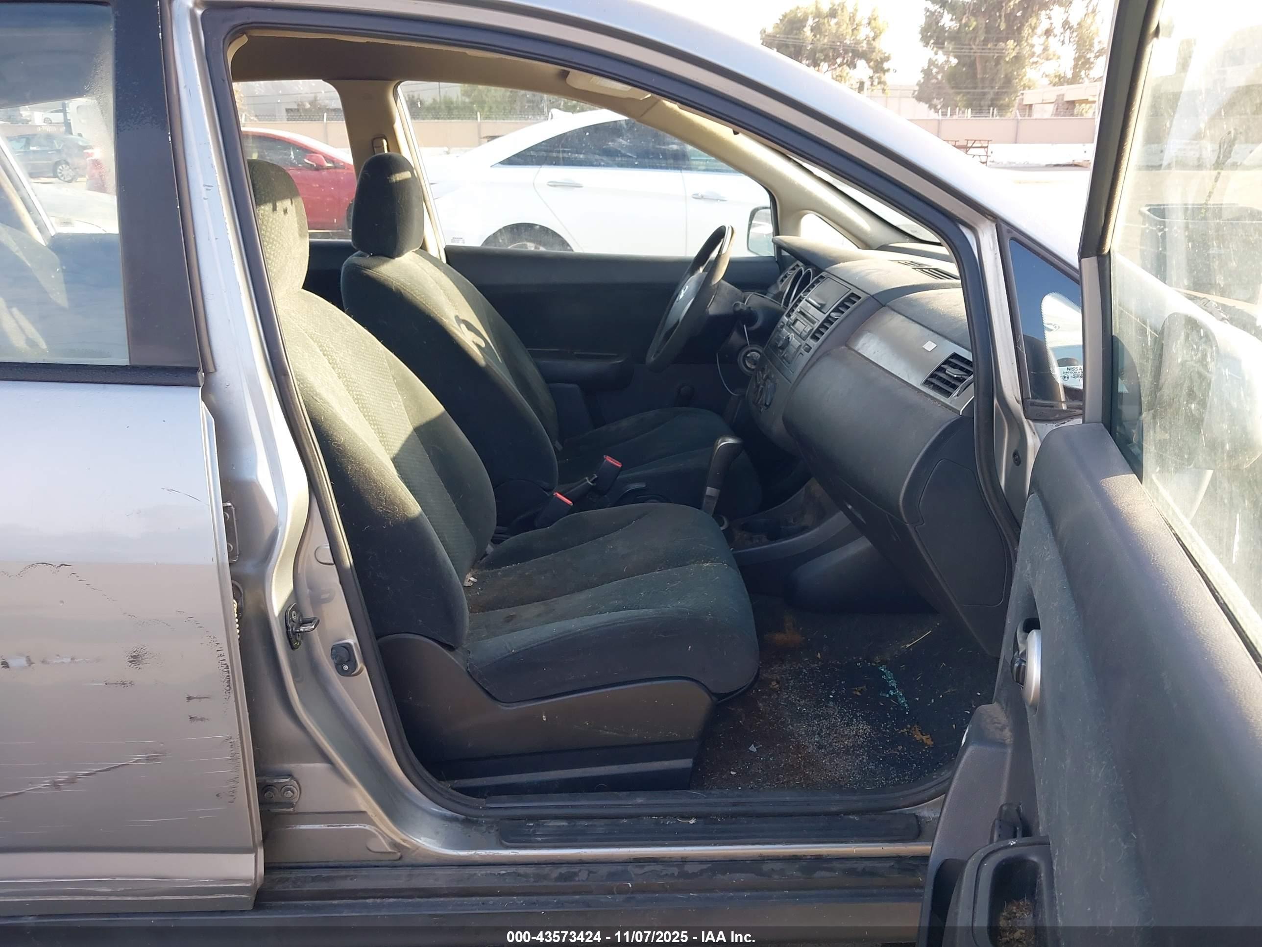 NISSAN VERSA image 5