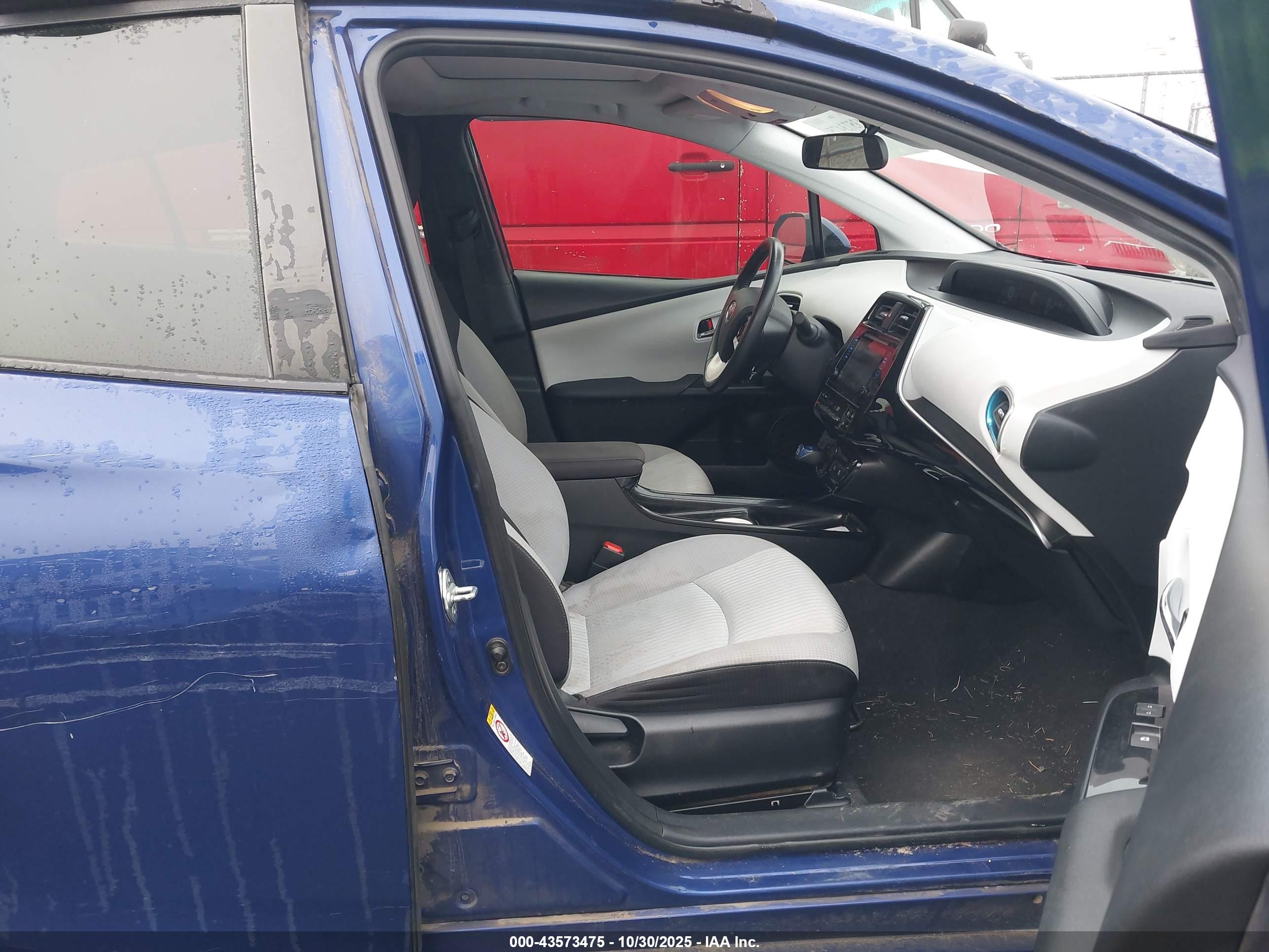 TOYOTA PRIUS image 5