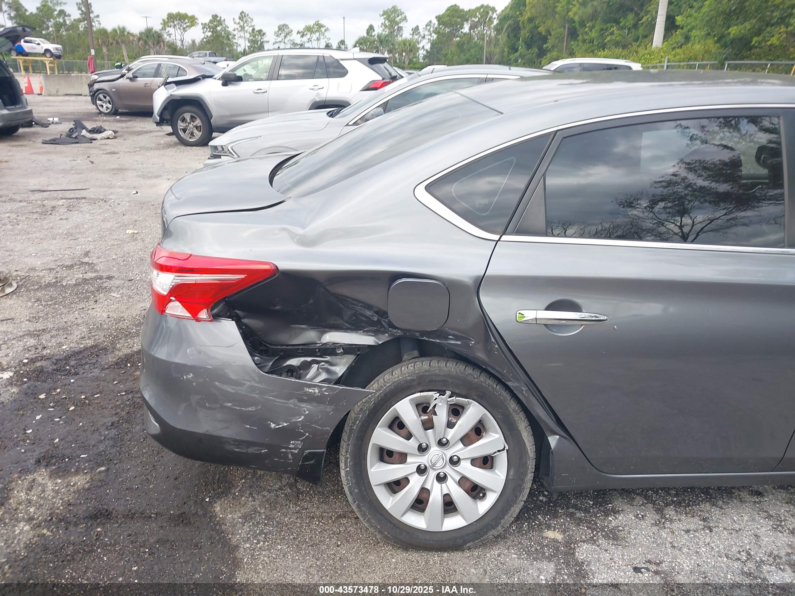 NISSAN SENTRA image 6