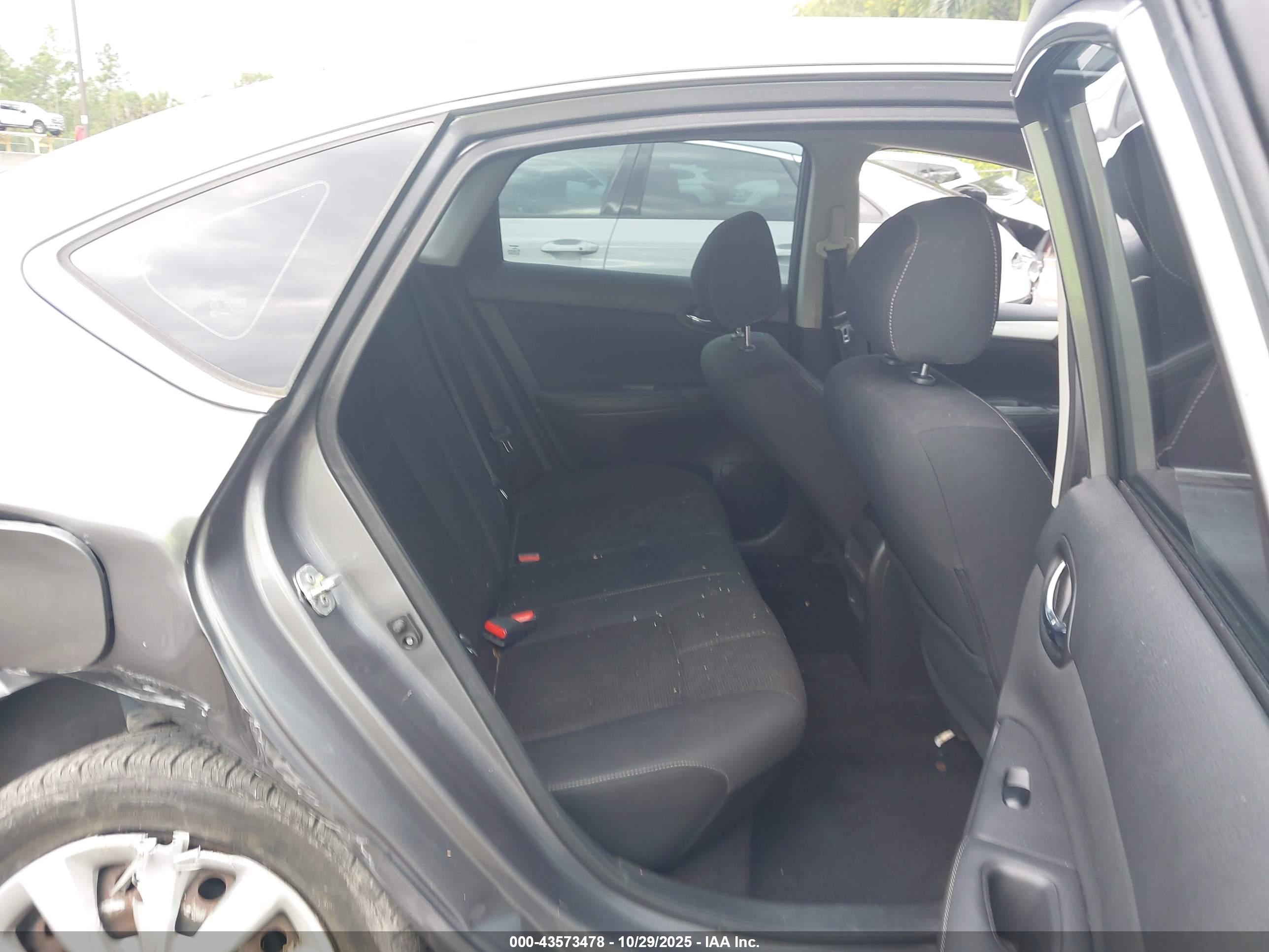 NISSAN SENTRA image 8