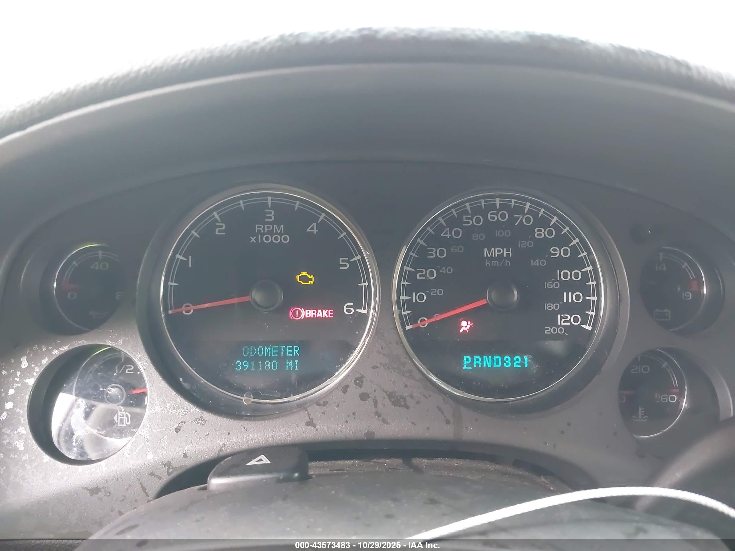 CHEVROLET TAHOE image 7