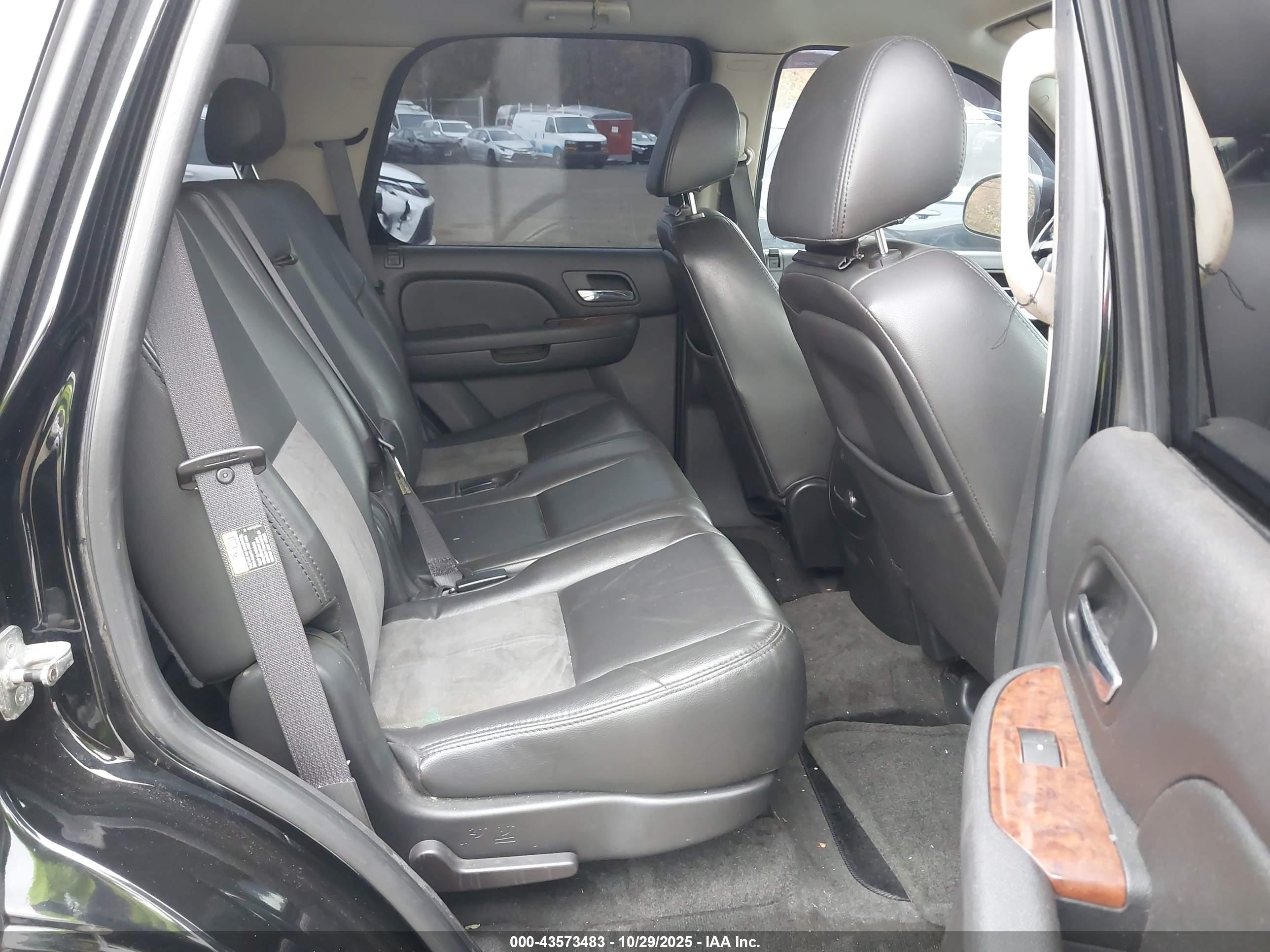 CHEVROLET TAHOE image 8