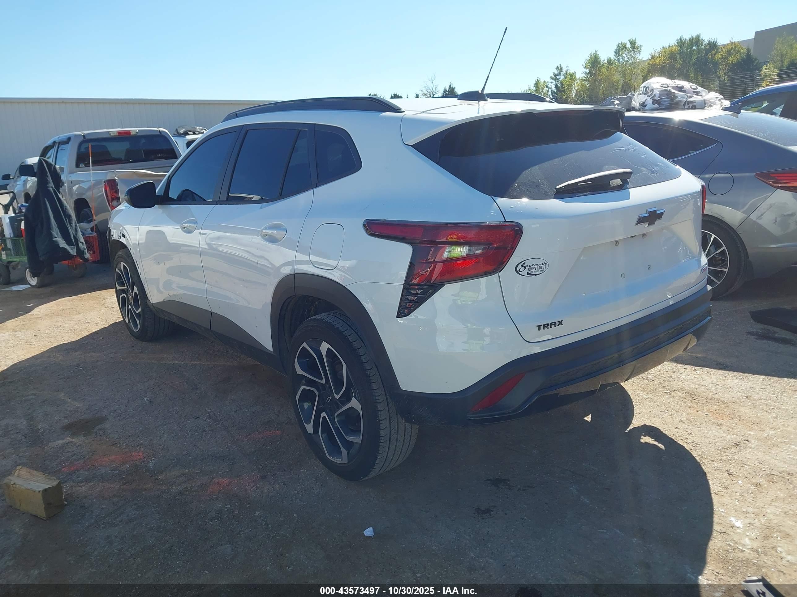 CHEVROLET TRAX image 3