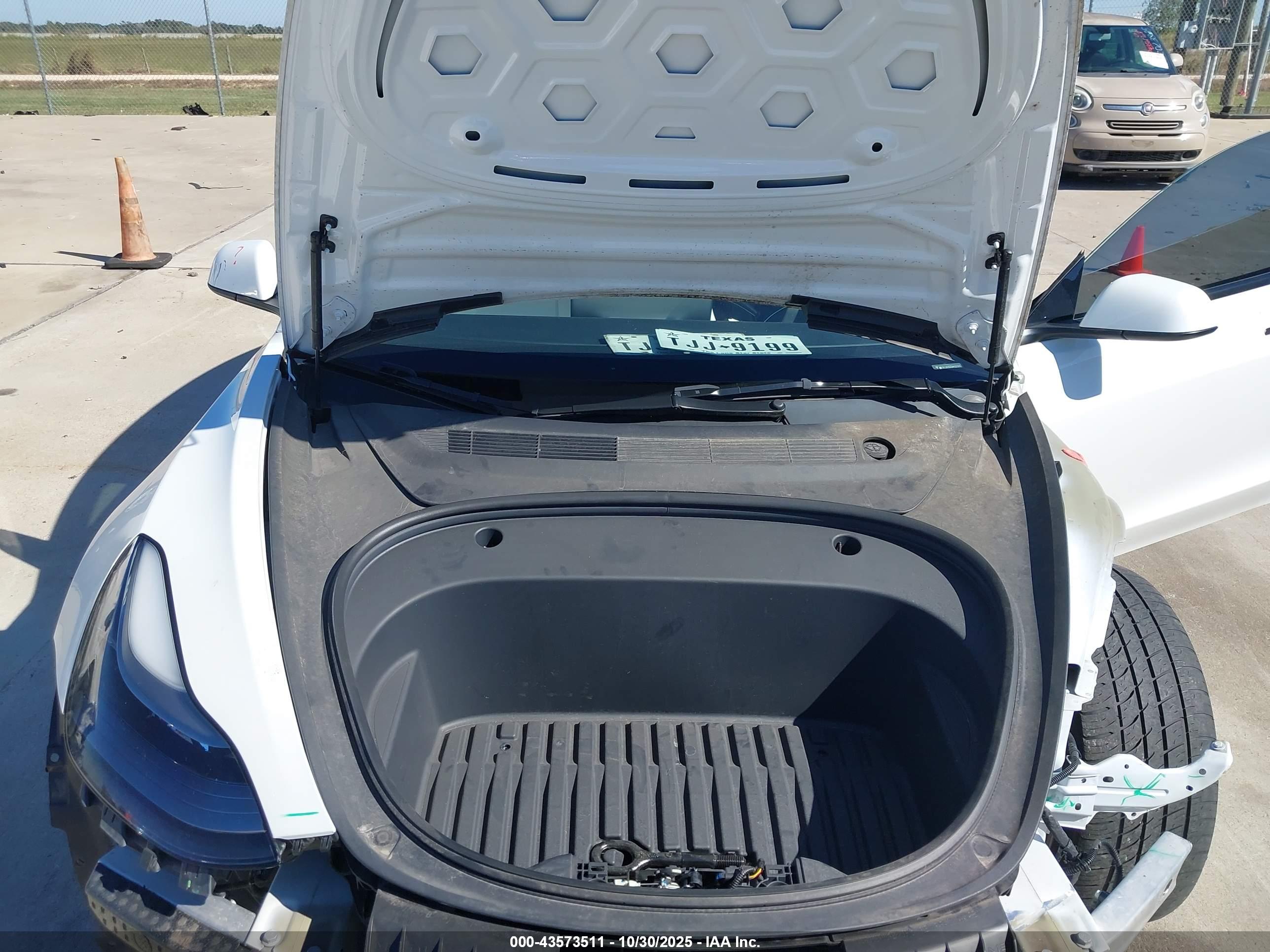 TESLA MODEL image 10