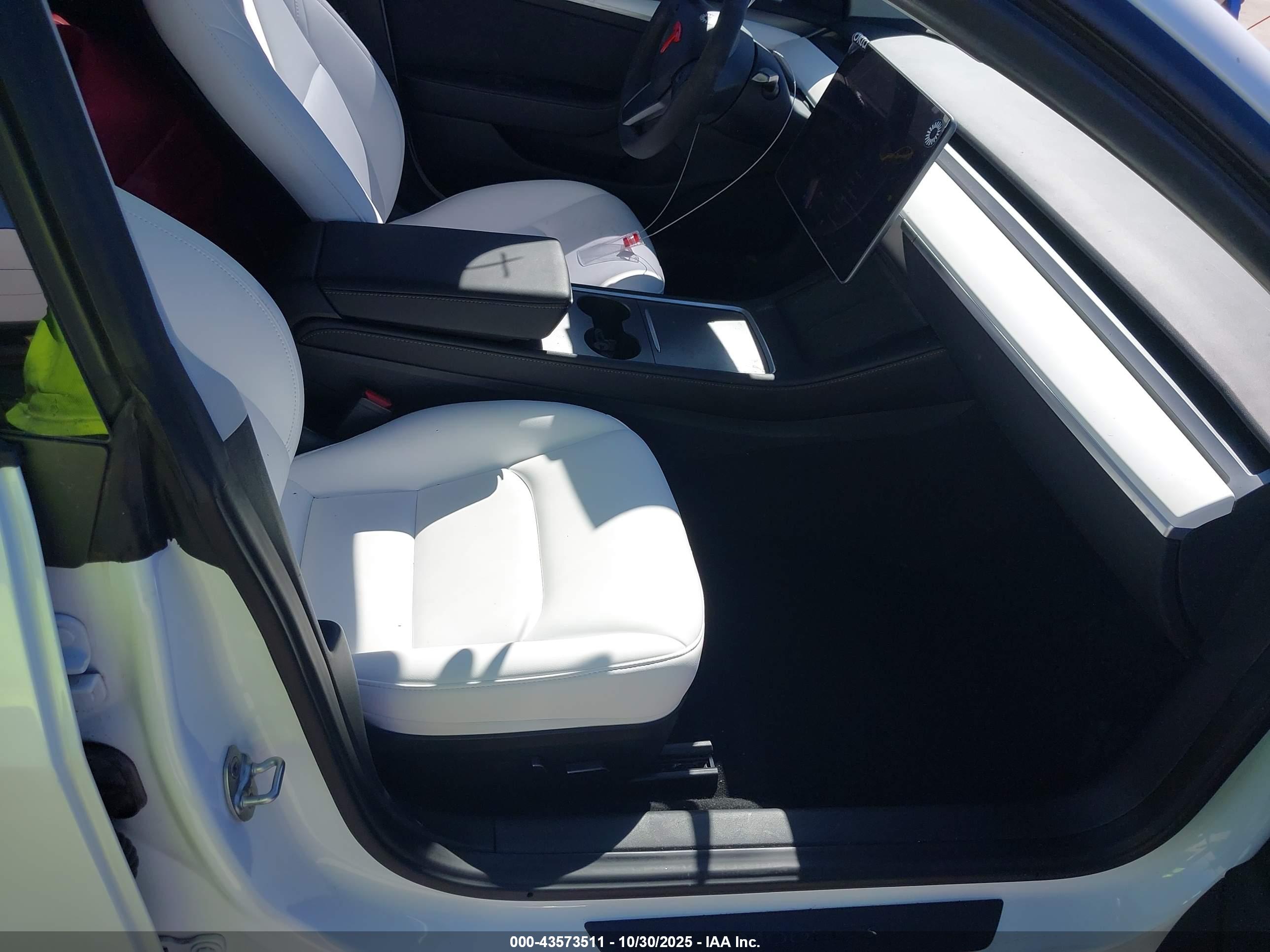 TESLA MODEL image 5
