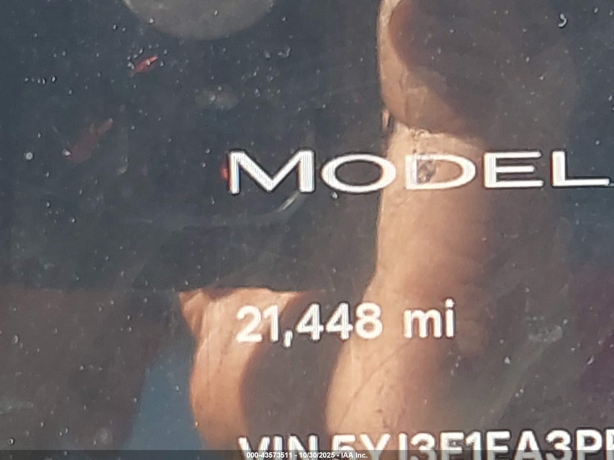 TESLA MODEL image 7