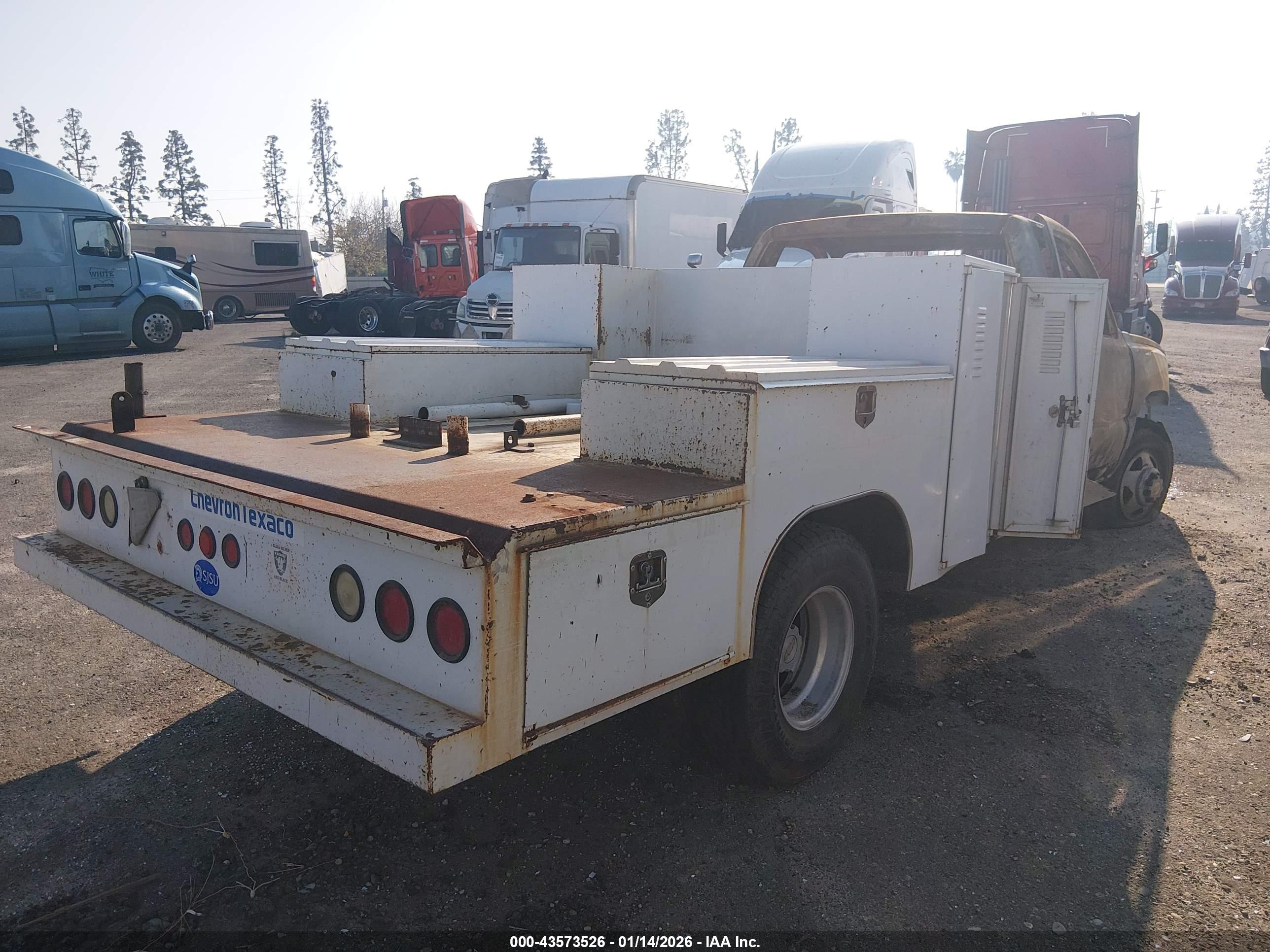 CHEVROLET SILVERADO image 4