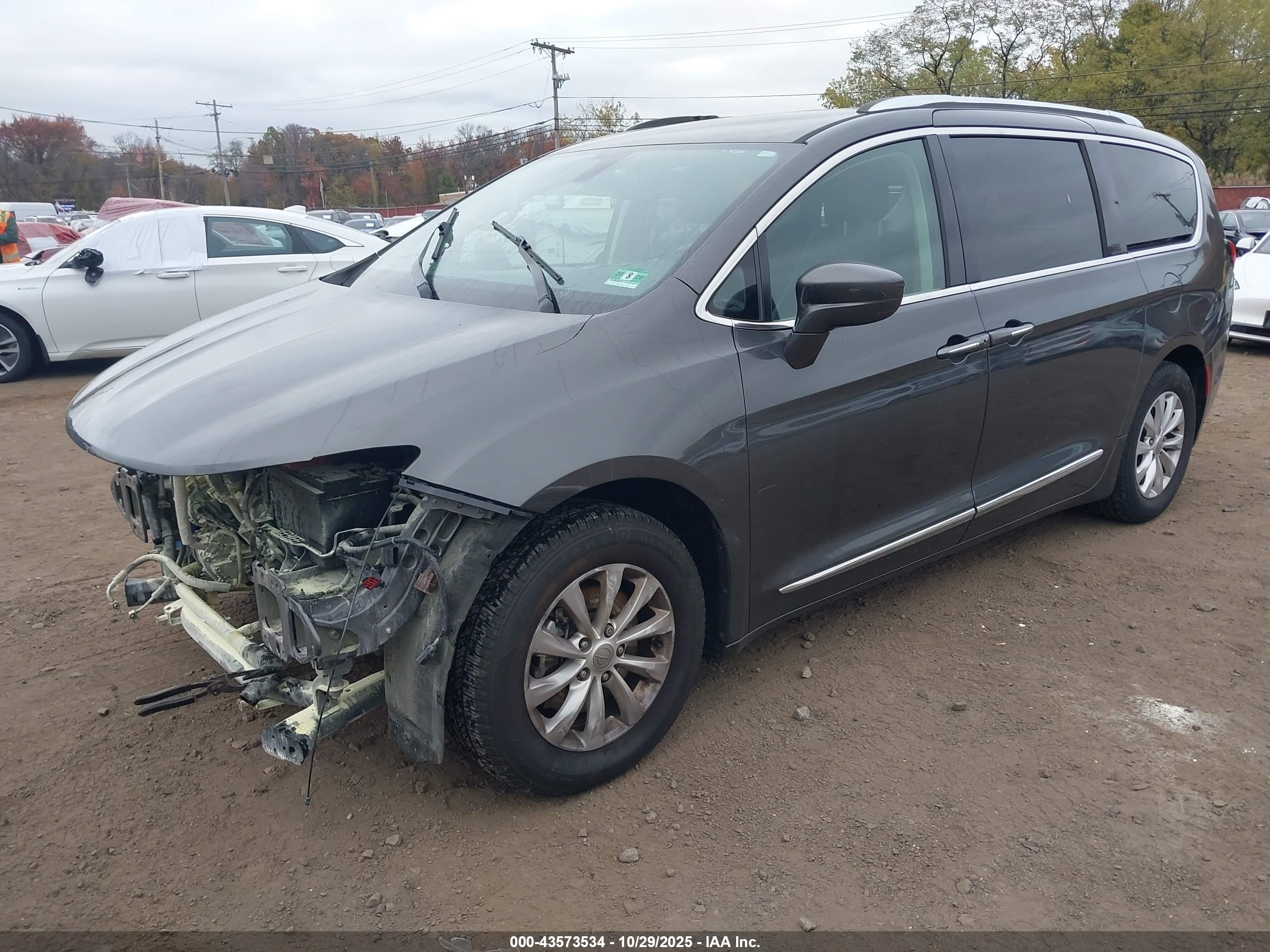 CHRYSLER PACIFICA image 2