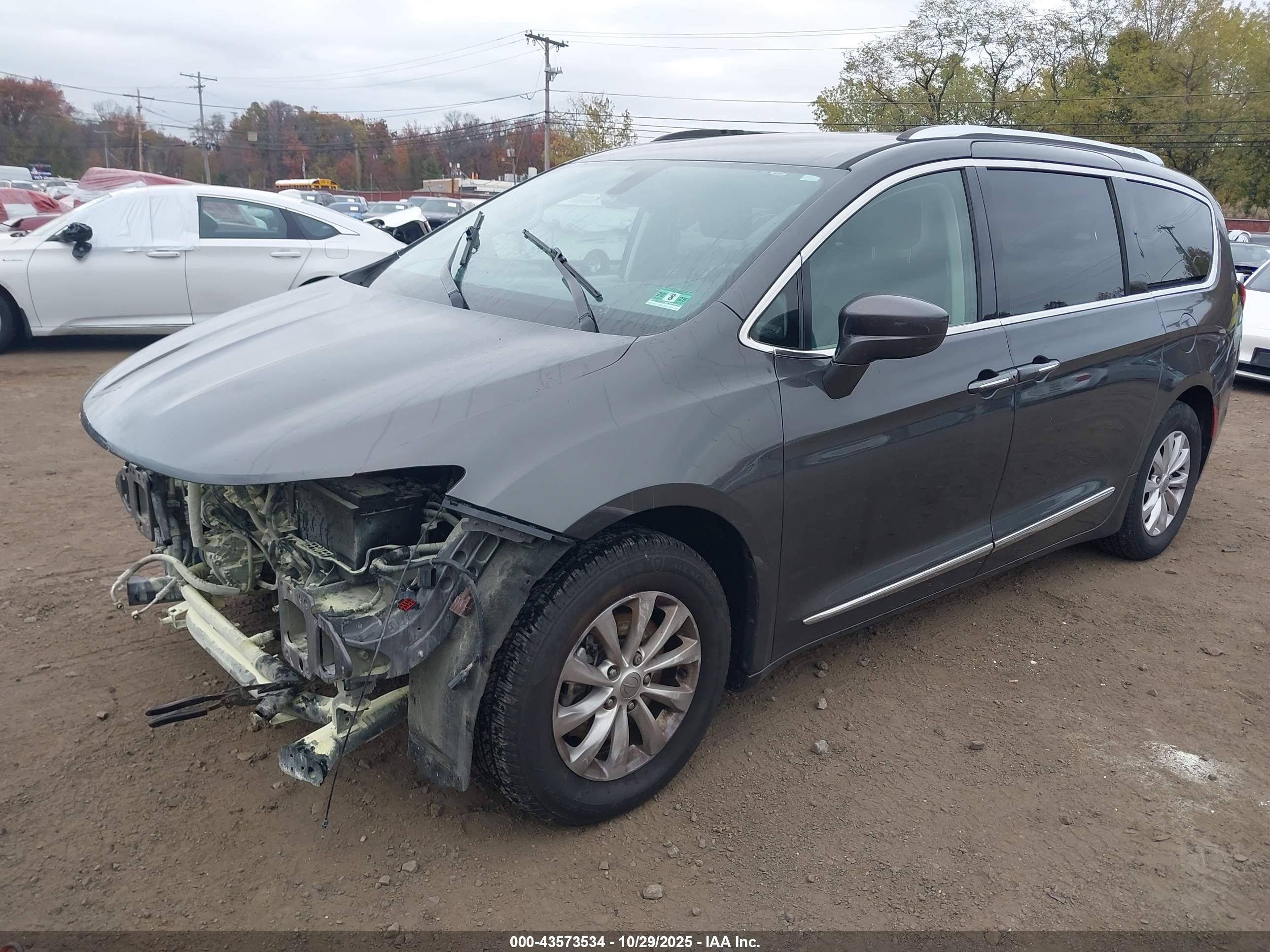 CHRYSLER PACIFICA image 6