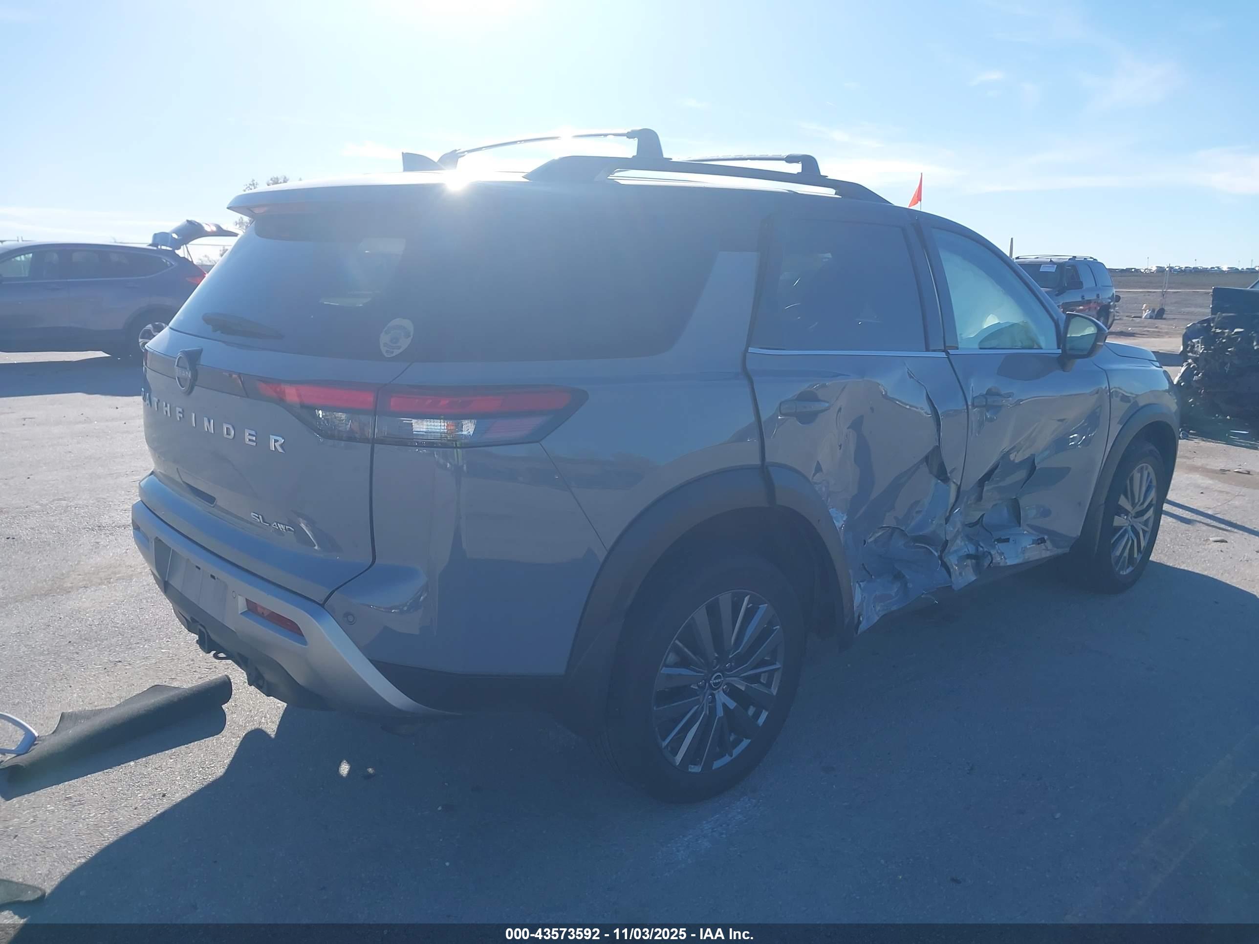 NISSAN PATHFINDER image 4