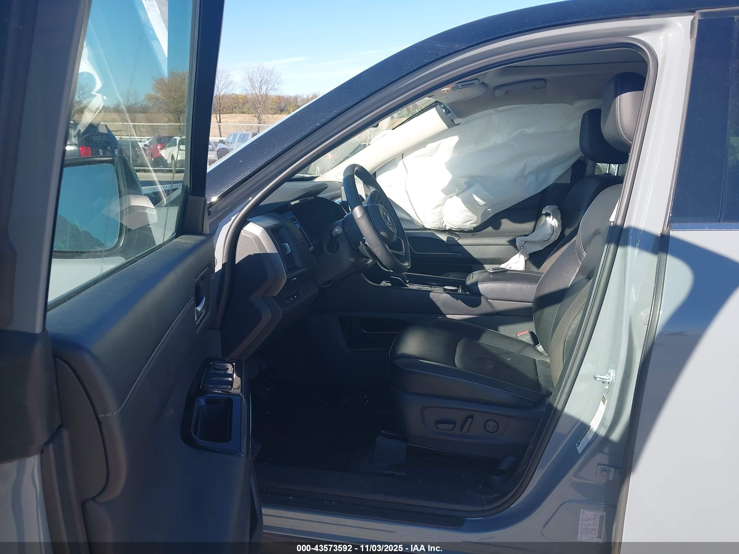 NISSAN PATHFINDER image 5