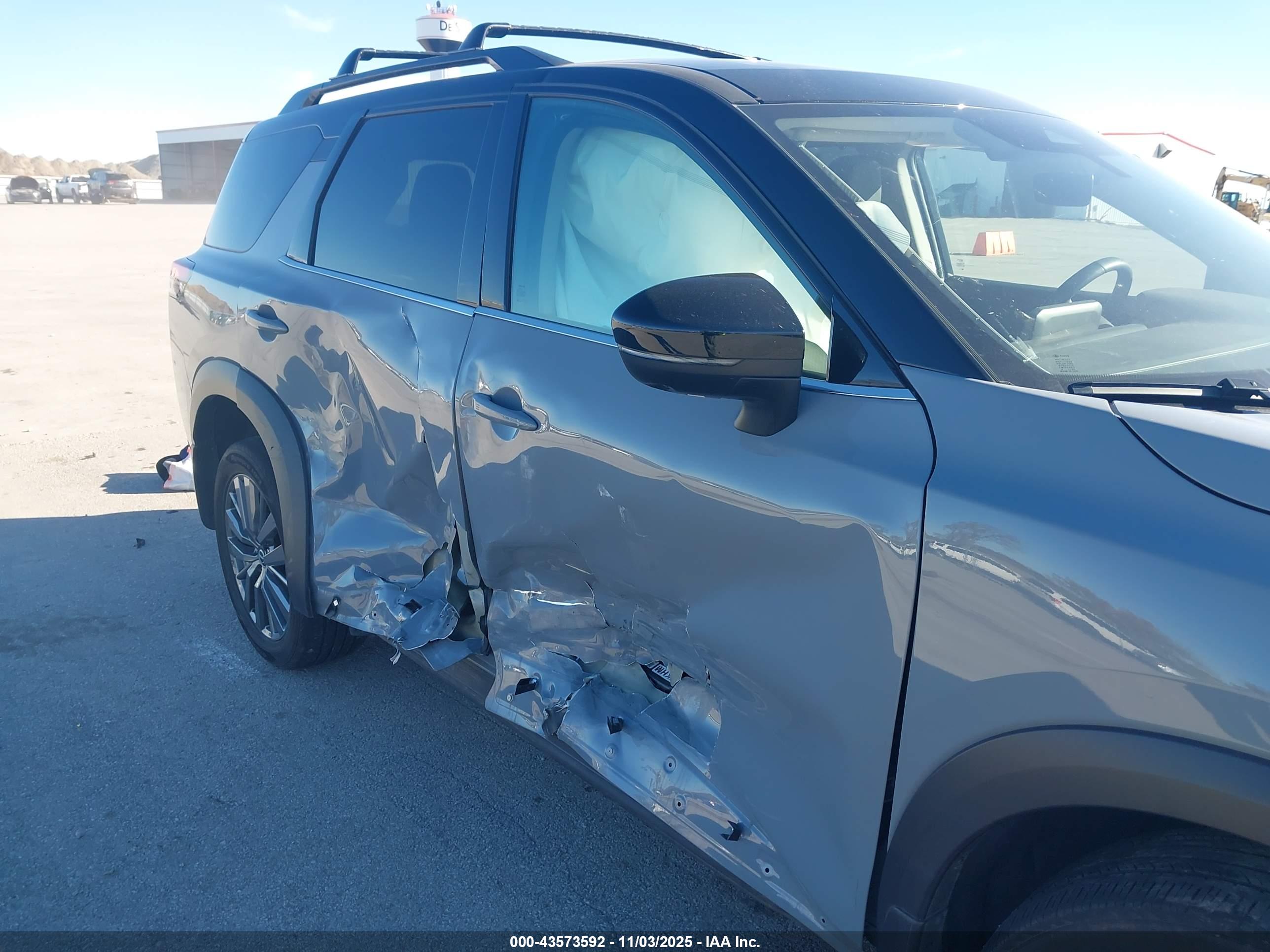 NISSAN PATHFINDER image 6