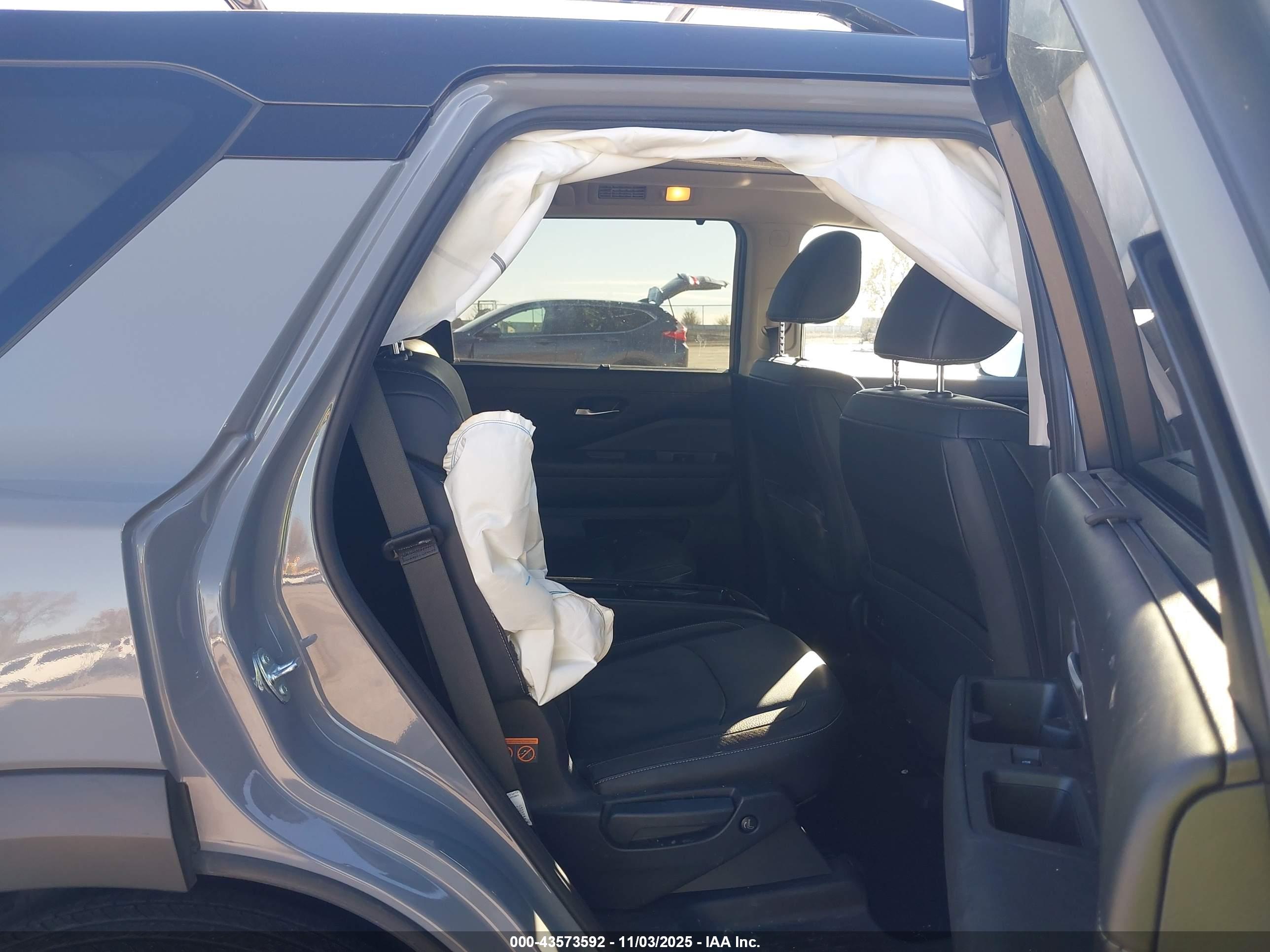 NISSAN PATHFINDER image 8