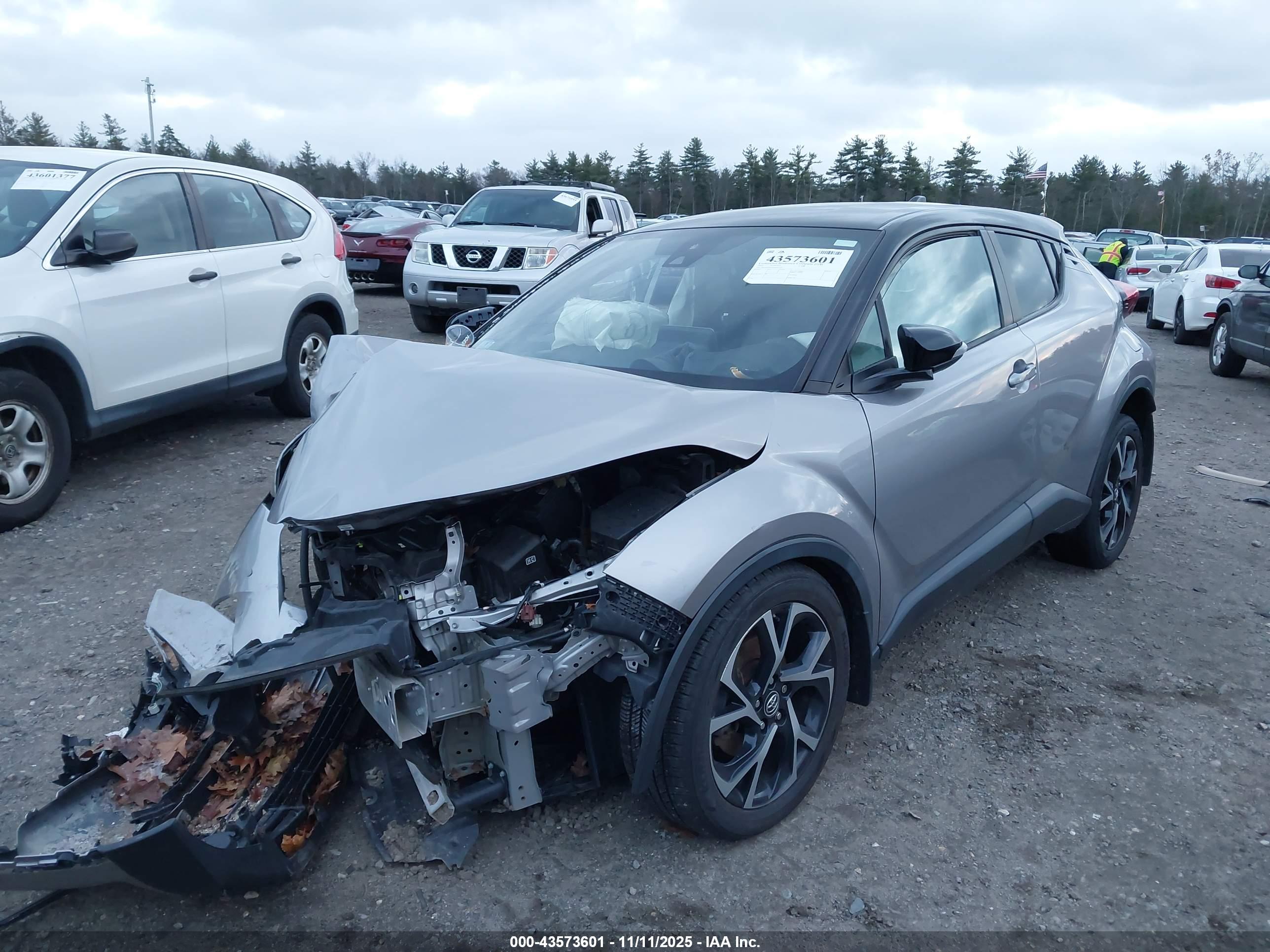 TOYOTA C-HR image 2