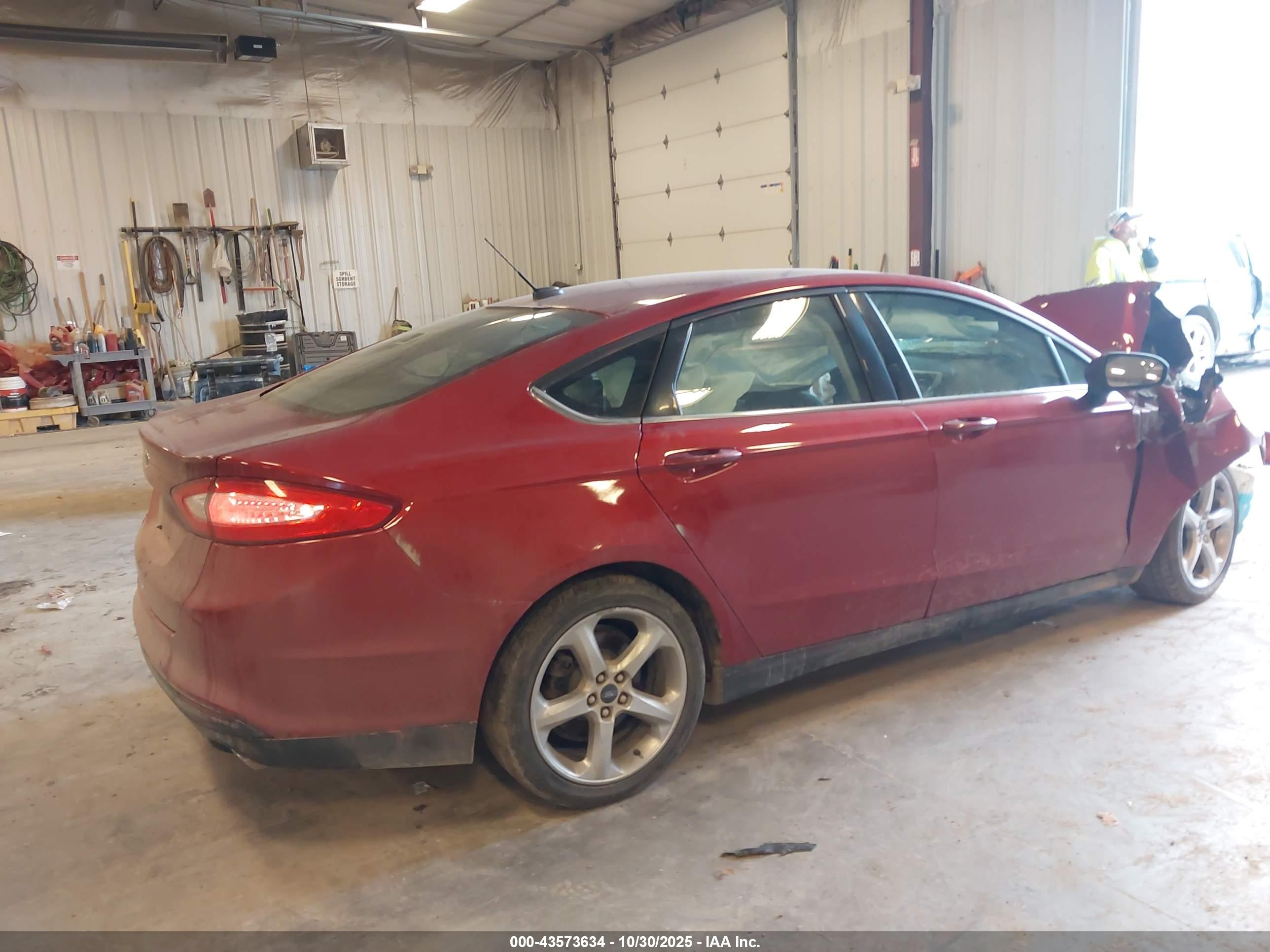 FORD FUSION image 4
