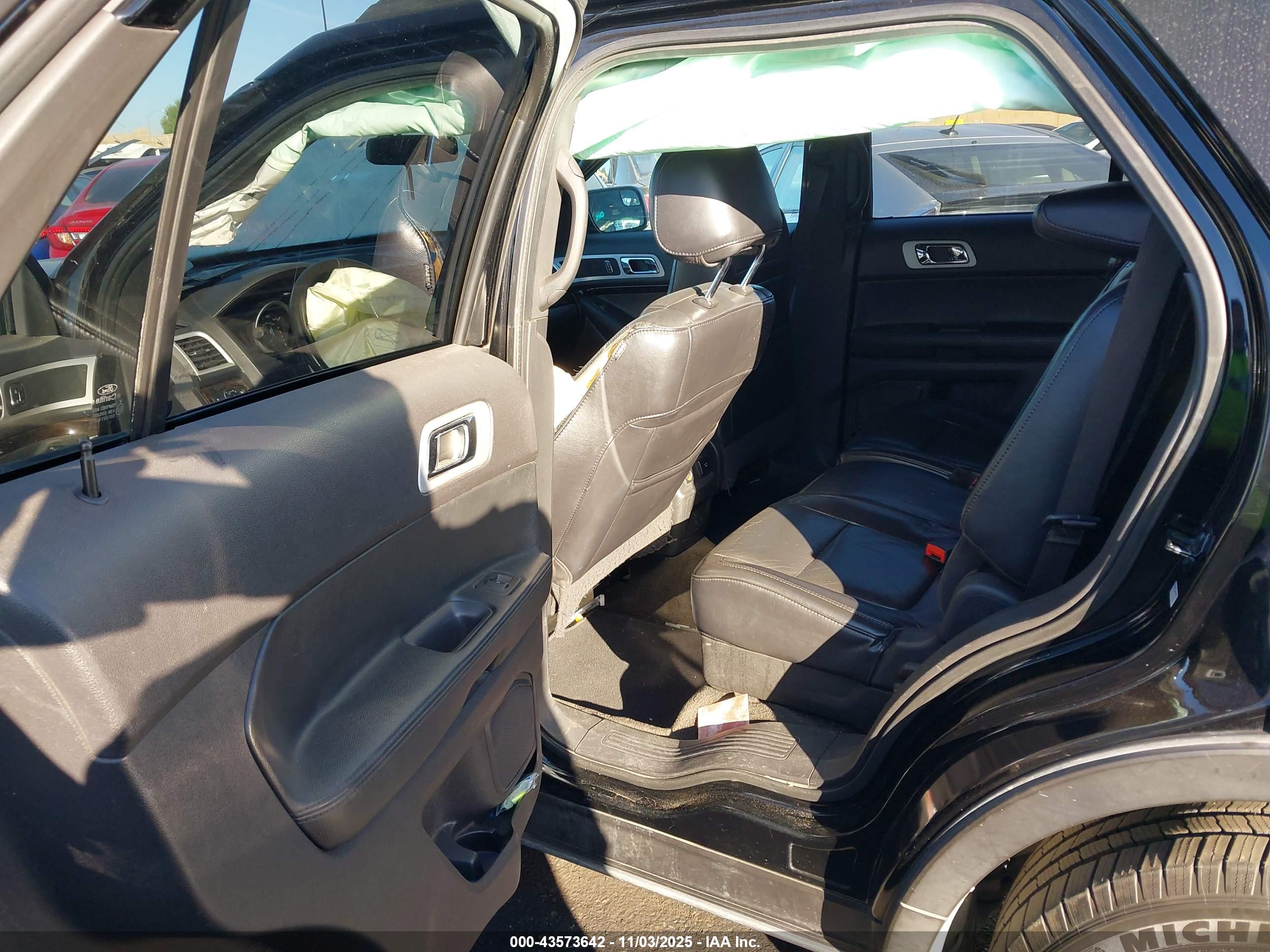 FORD EXPLORER image 8