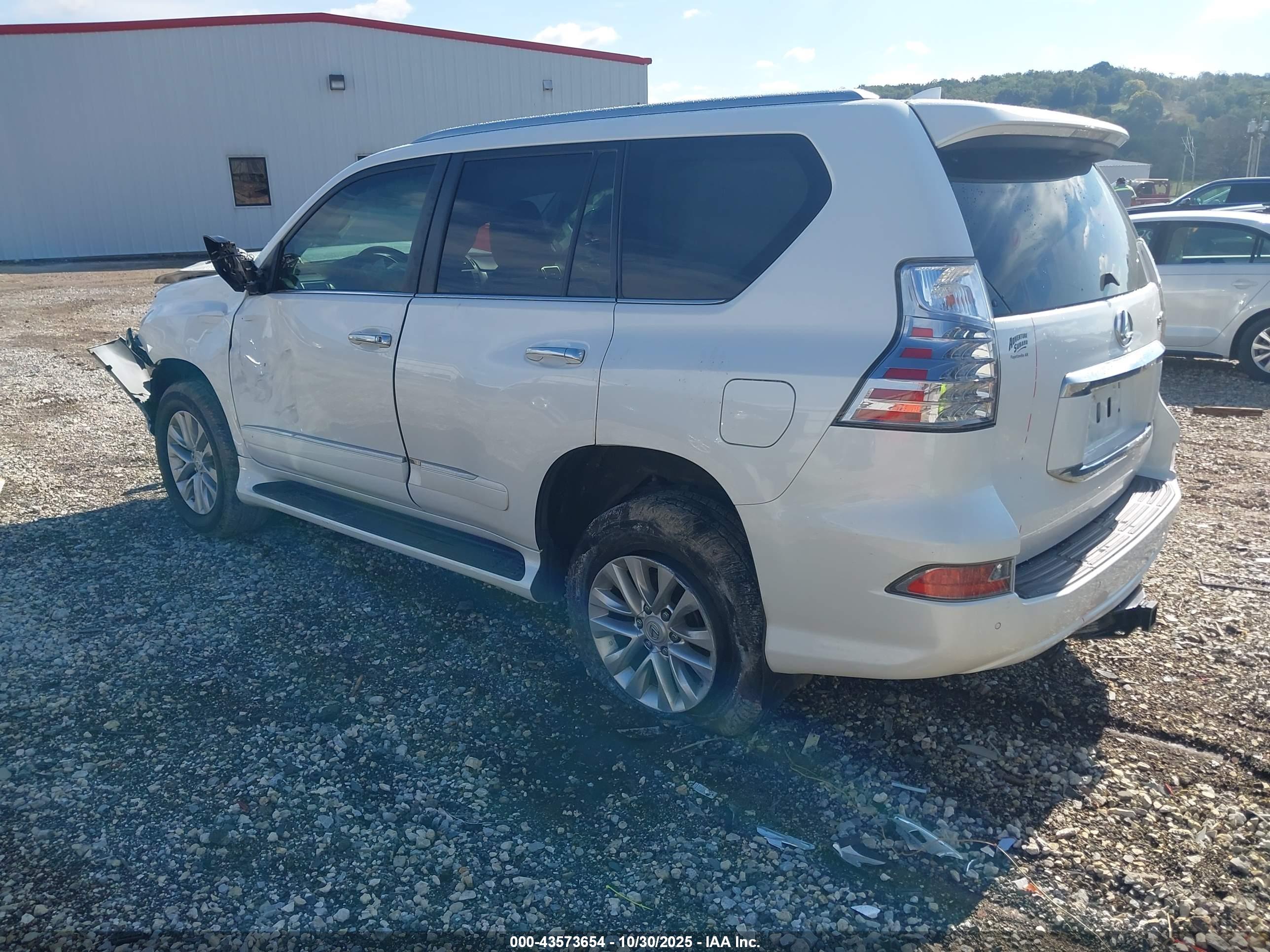 LEXUS GX image 3