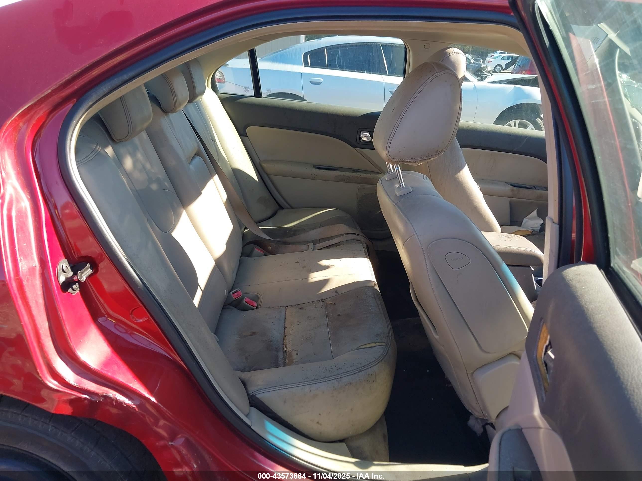 FORD FUSION image 8