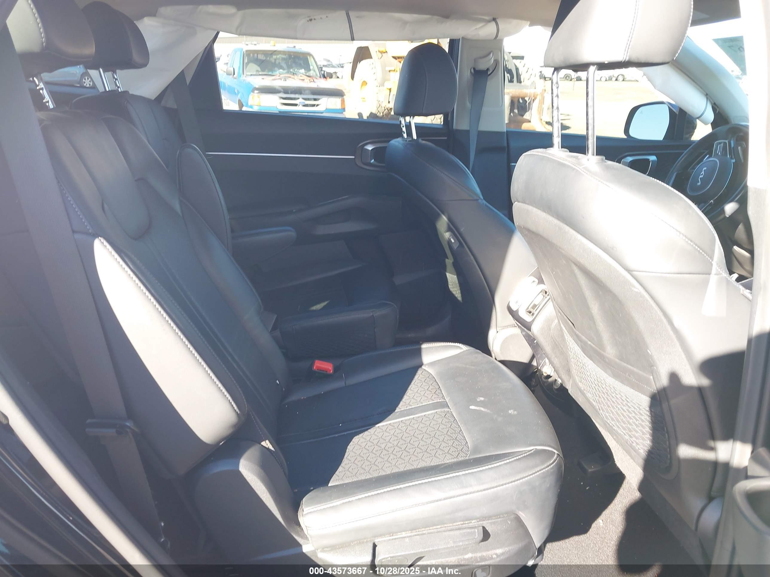 KIA SORENTO image 8