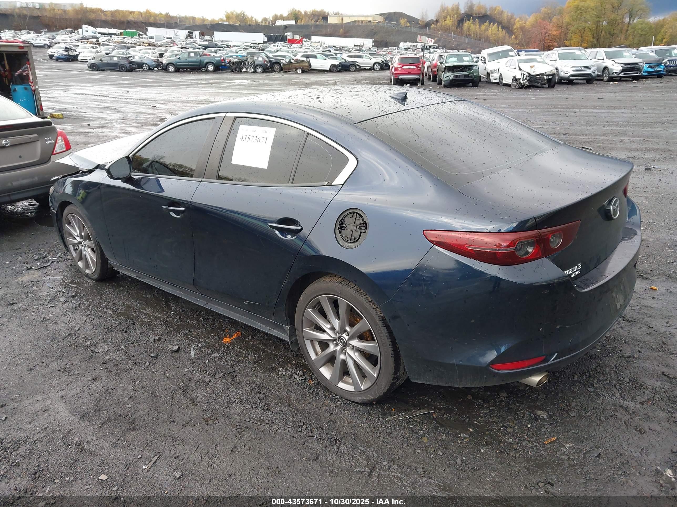 MAZDA MAZDA3 image 3