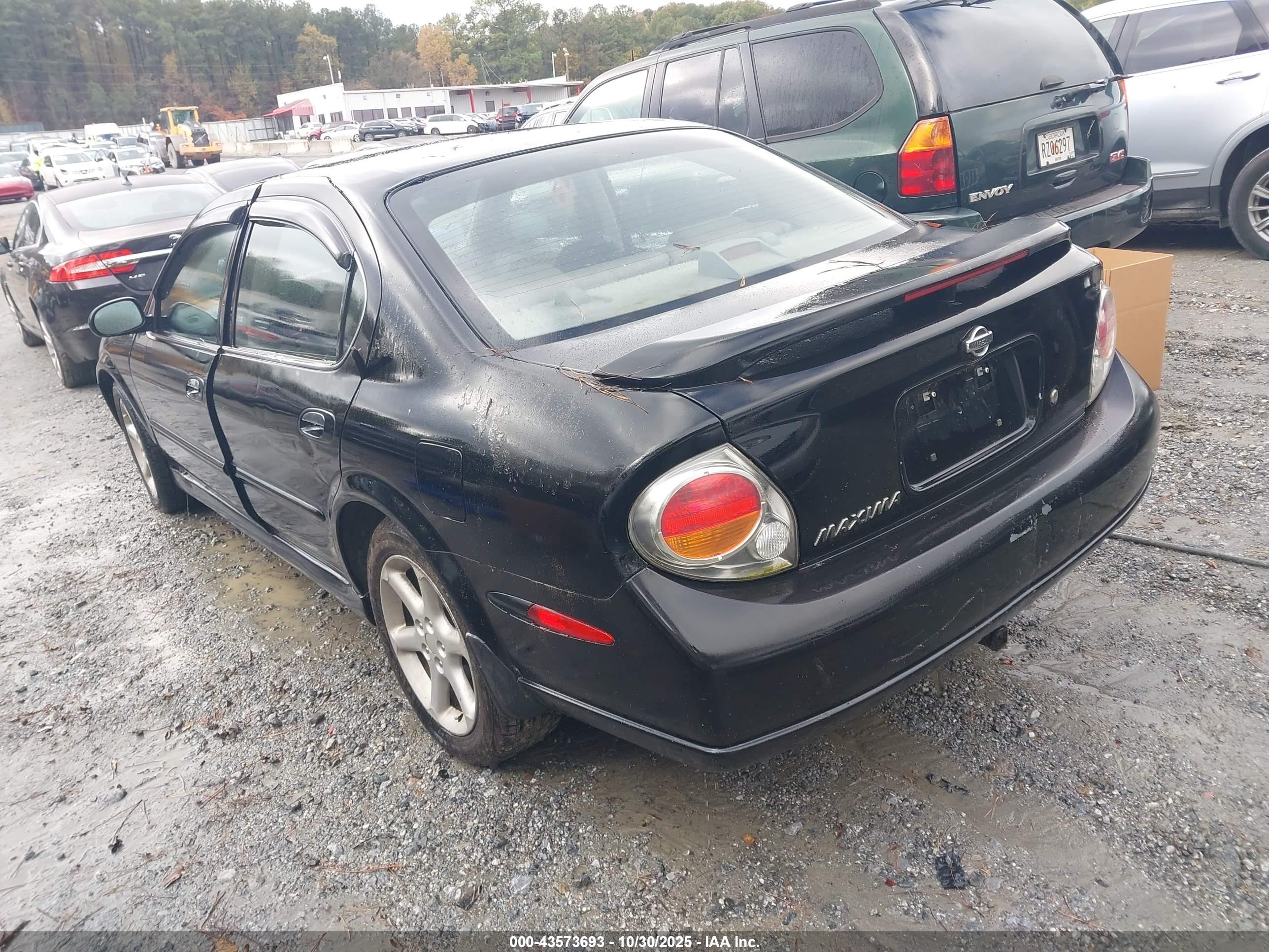 NISSAN MAXIMA image 3