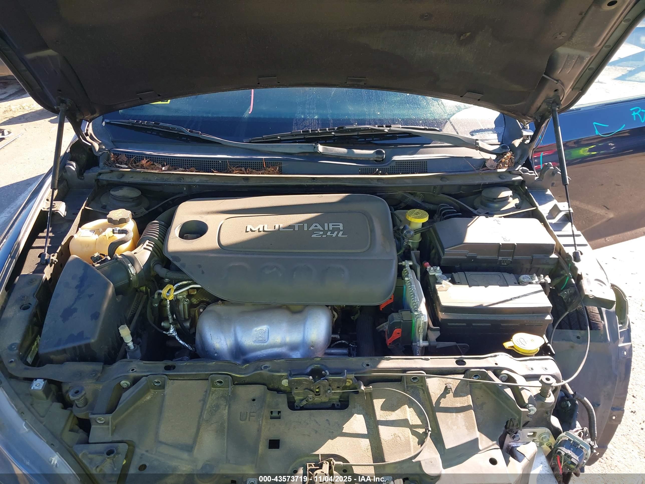 CHRYSLER 200 image 10